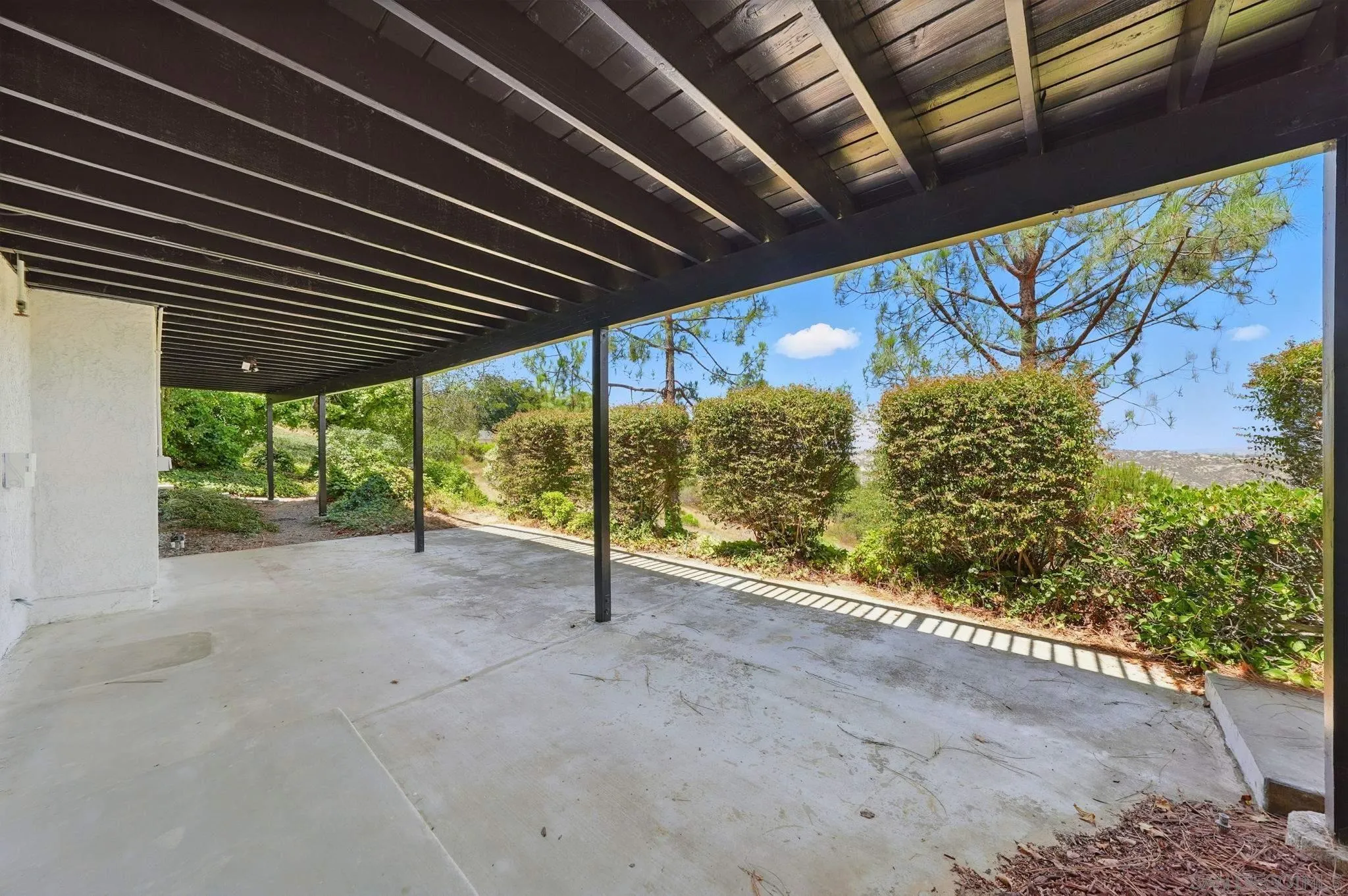 https://cdn.realtyfeed.com/cdn/127/250043334/e6591296d02e39cb8fd563351abce918.webp