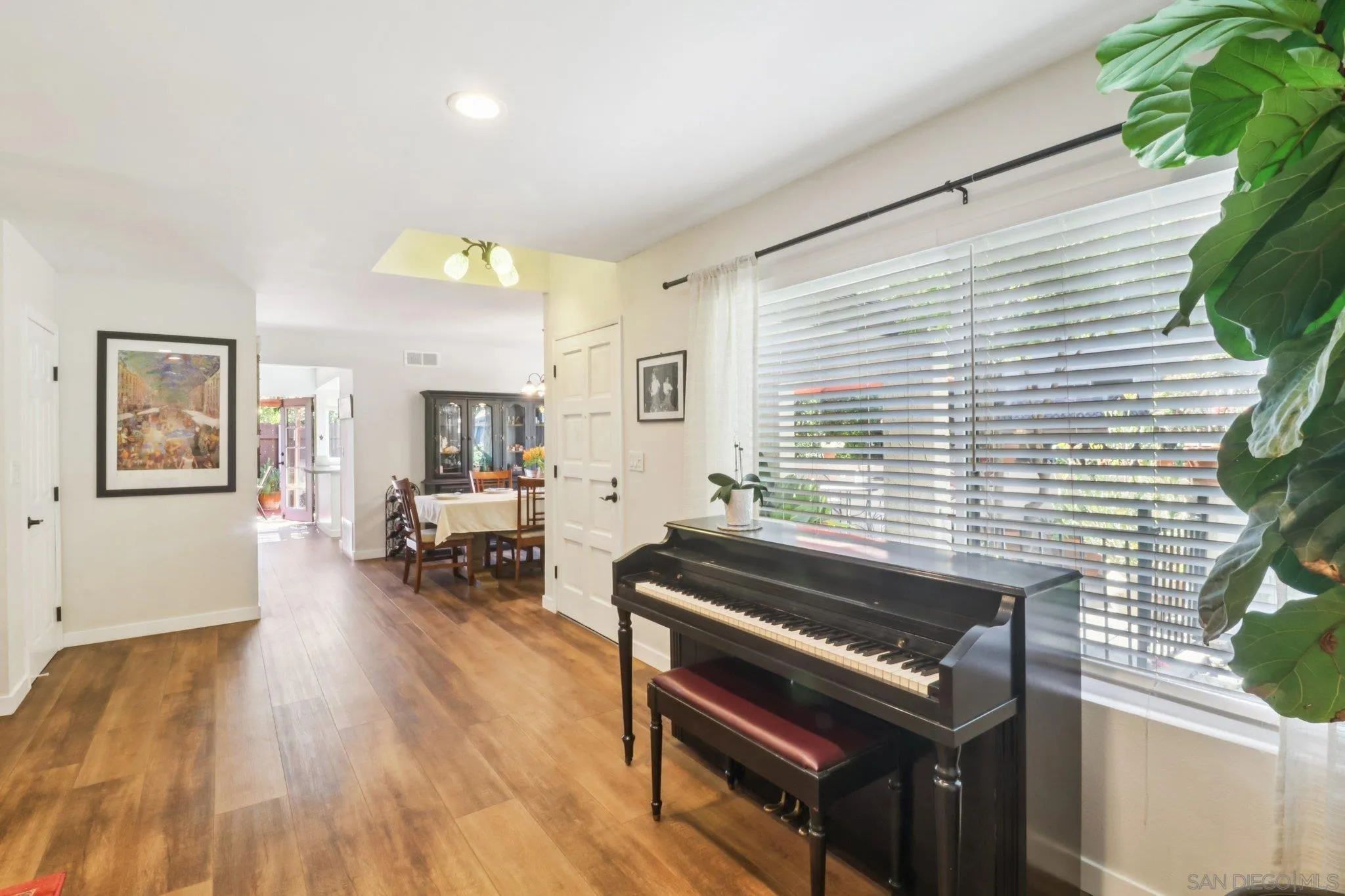 Photo #11: 250043363 Listing: Photo #11