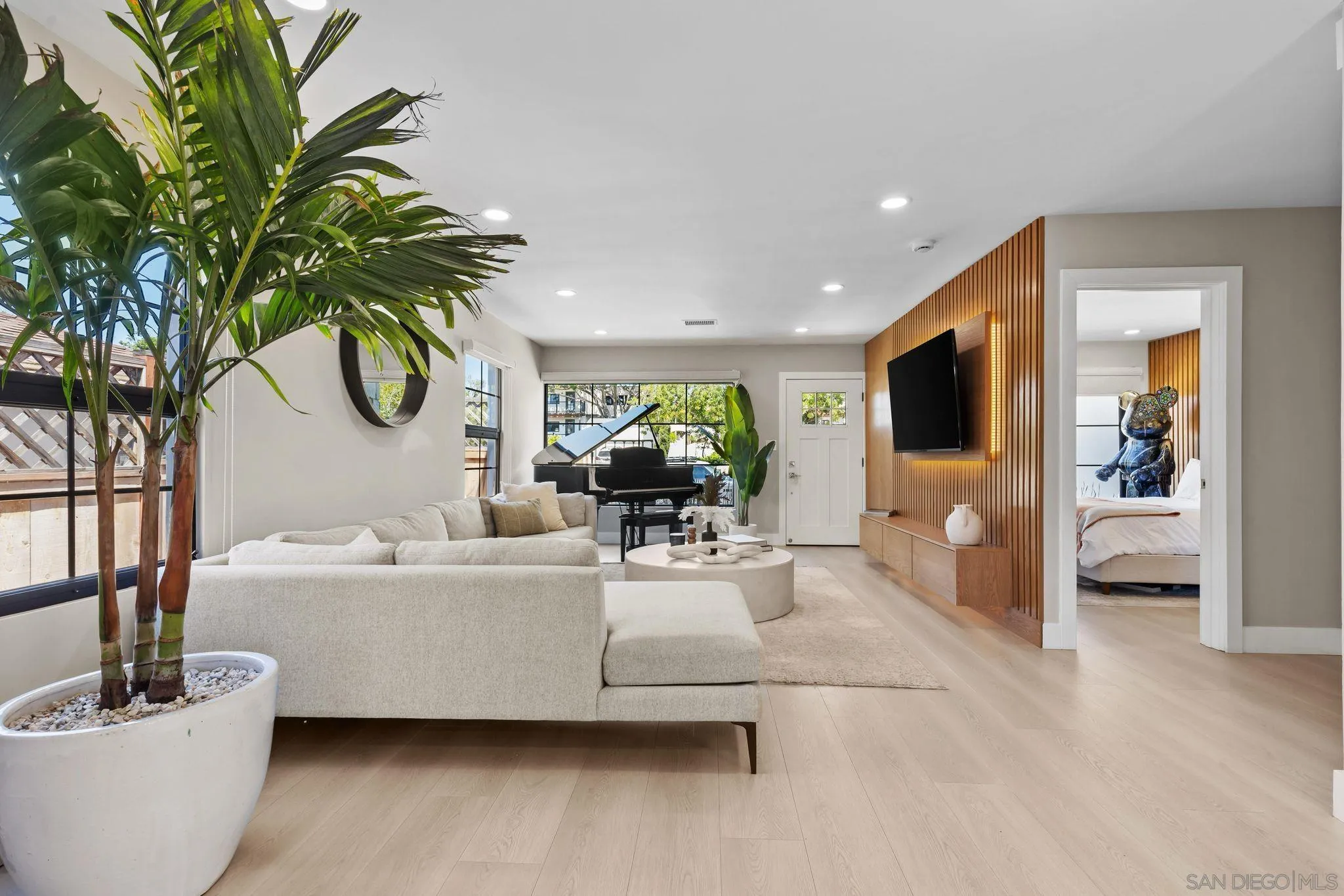 https://cdn.realtyfeed.com/cdn/127/250043368/b9407daff108929996125816f4aa834e.webp