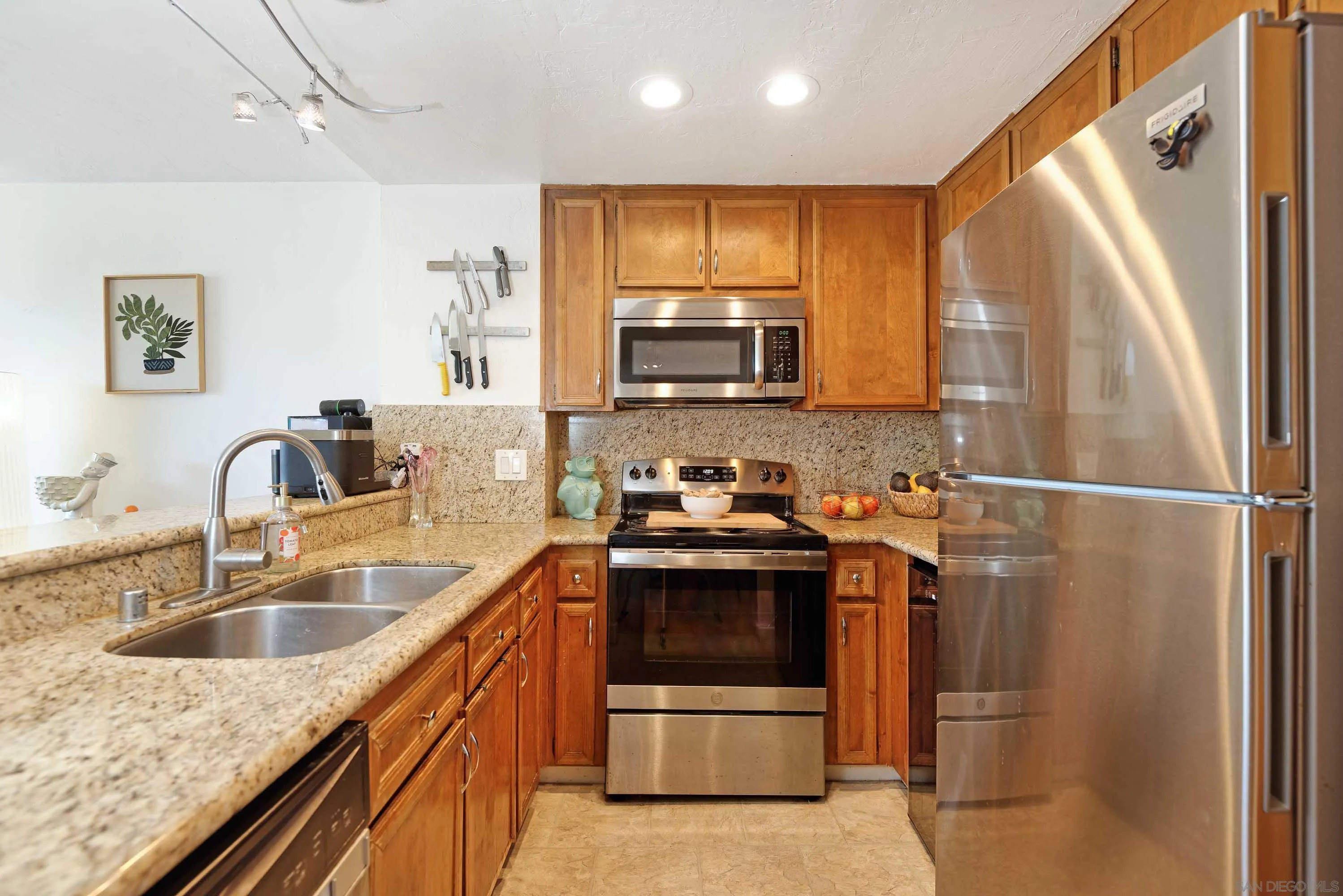 https://cdn.realtyfeed.com/cdn/127/250043369/01939813fd979f04de09f6808373f802.webp