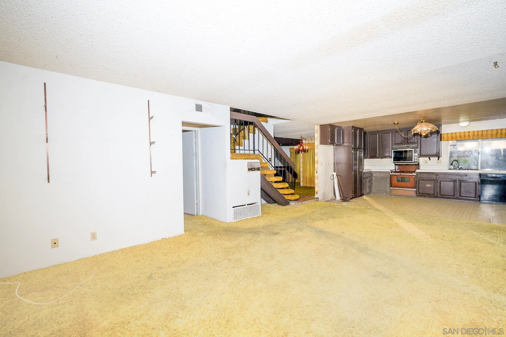 https://cdn.realtyfeed.com/cdn/127/250043374/83e1776e3d37712d568a4ef48b282c37.webp