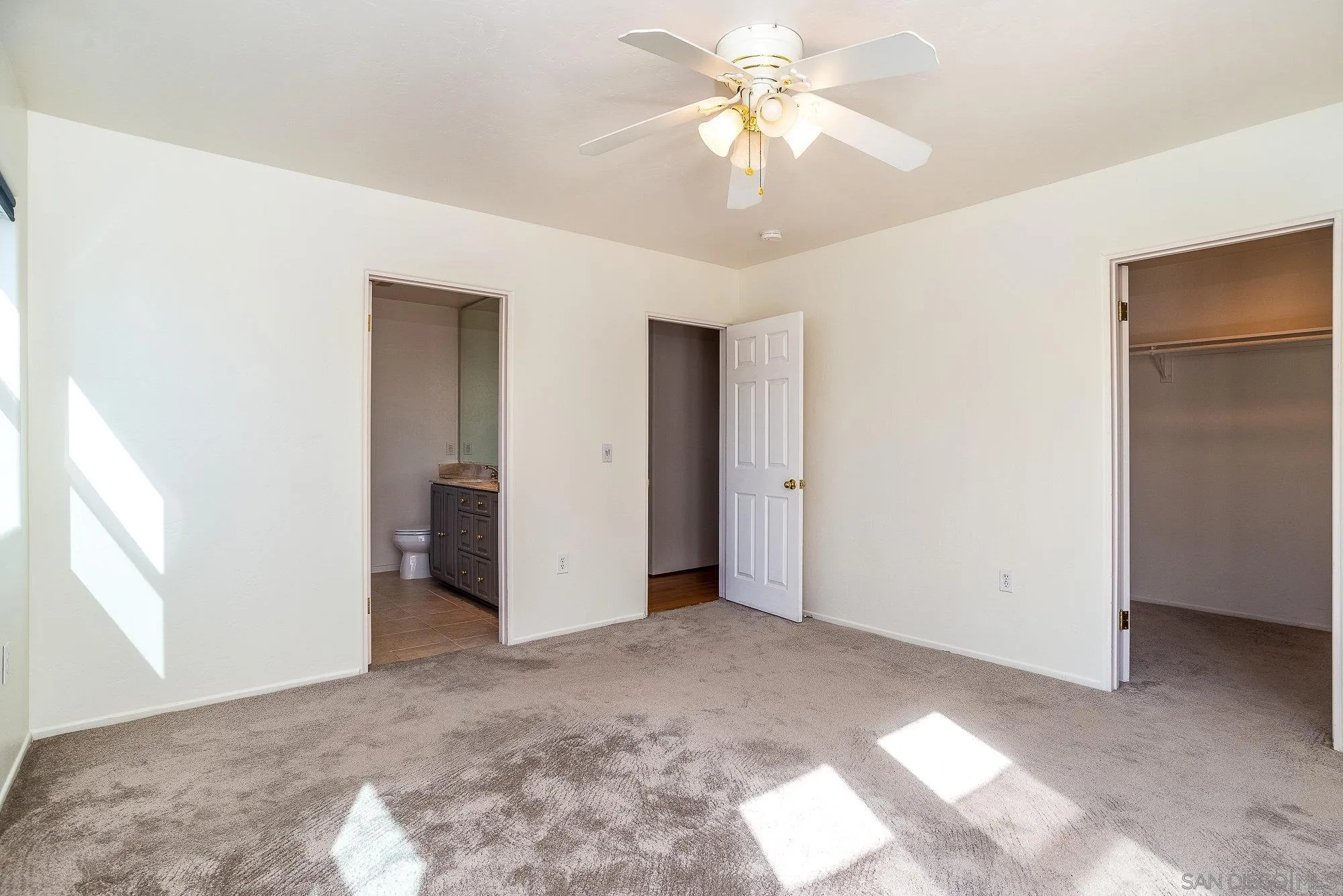 https://cdn.realtyfeed.com/cdn/127/250043411/4d525f38b7bdd3590b835294c068b771.webp