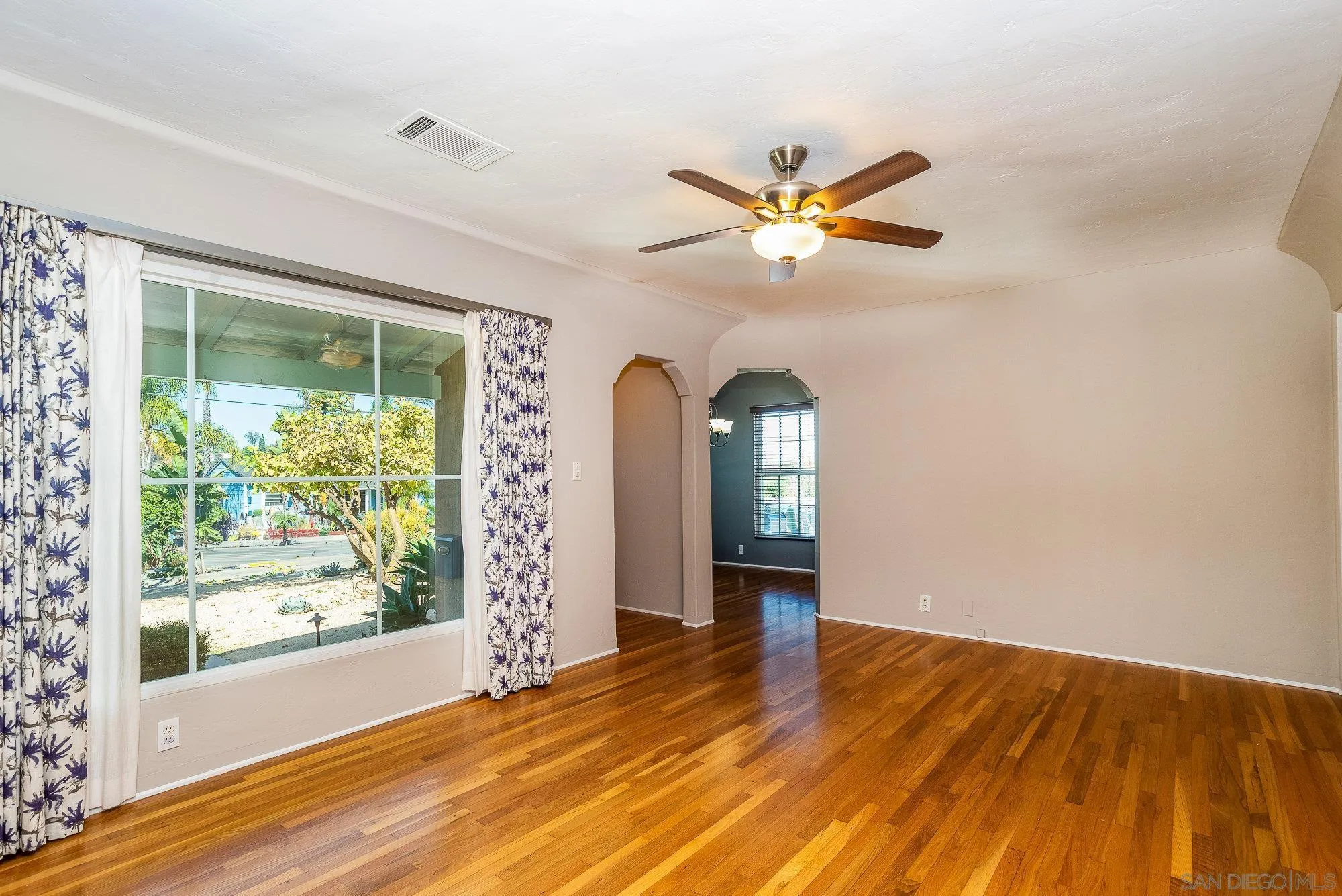 https://cdn.realtyfeed.com/cdn/127/250043411/4f3562dec3db1d9246644222d5601a24.webp
