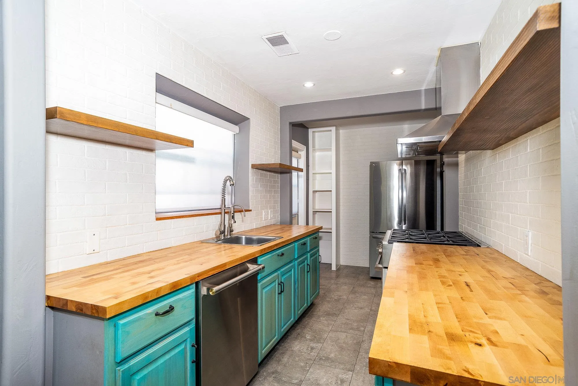 https://cdn.realtyfeed.com/cdn/127/250043411/561660a1b8b729012681be83a3014a30.webp
