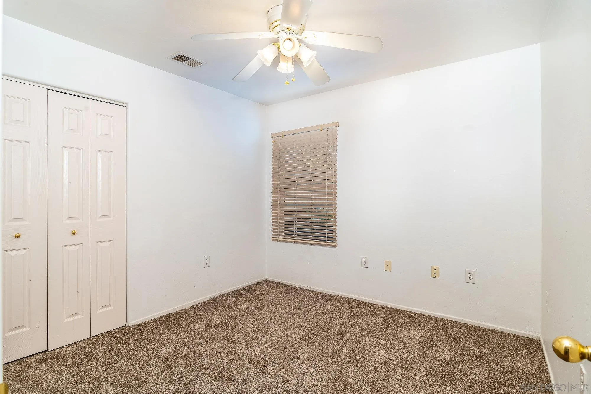 https://cdn.realtyfeed.com/cdn/127/250043411/77be678519e38ae582814ec977cce569.webp