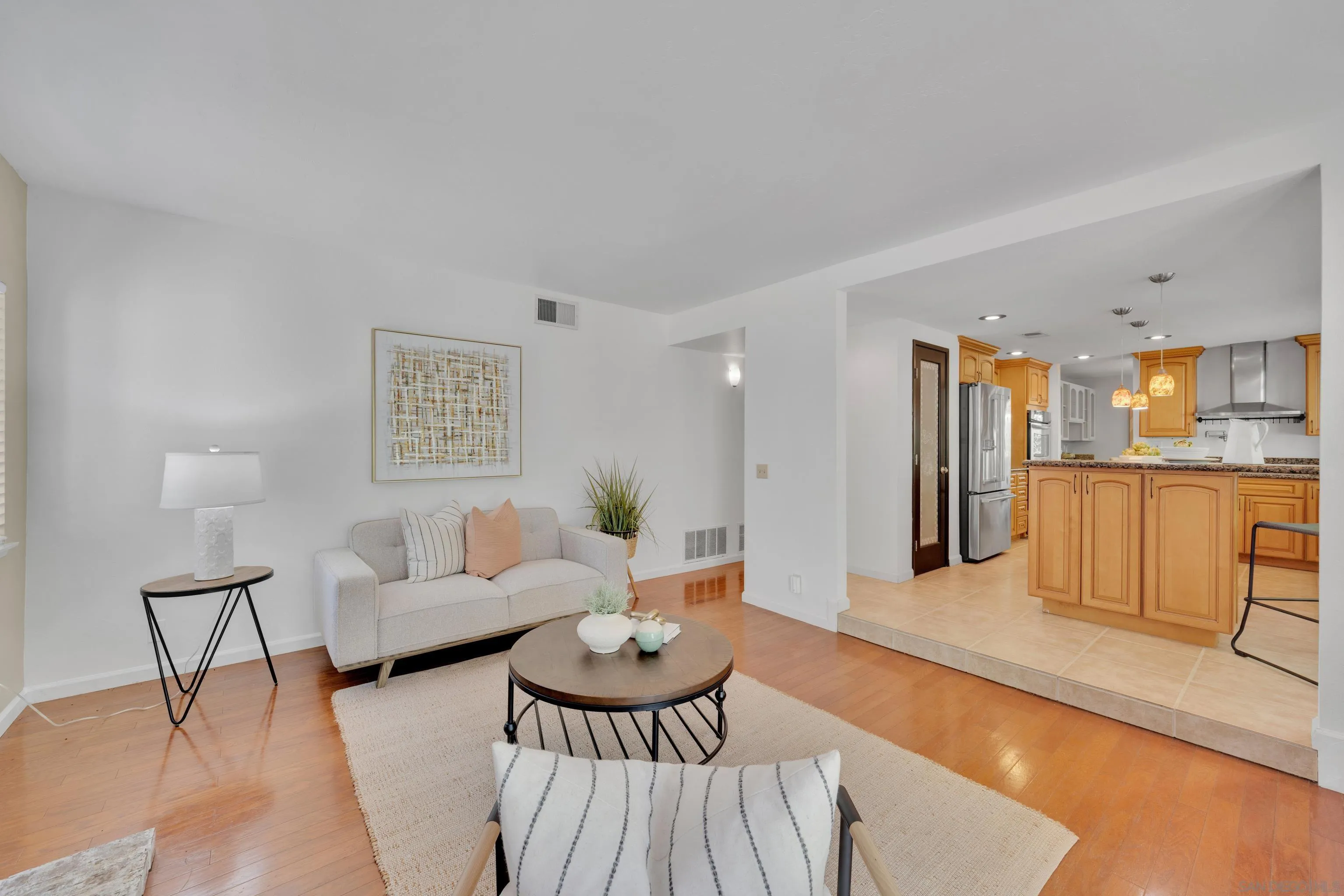 https://cdn.realtyfeed.com/cdn/127/250043414/3347a539f0ec743cc367389cff3982c5.webp