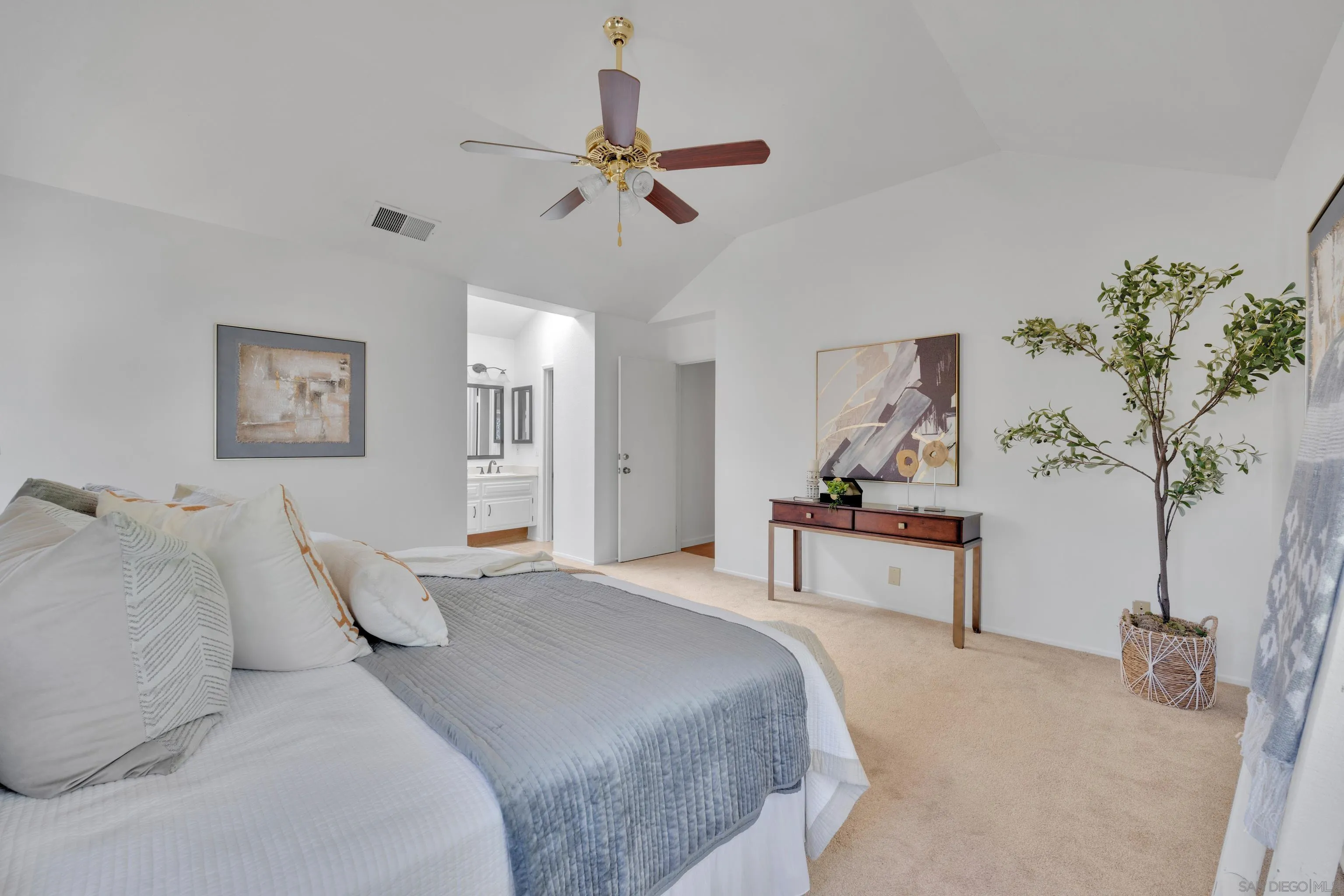 https://cdn.realtyfeed.com/cdn/127/250043414/367e0e3fb783eed0e1081c15003e79a9.webp