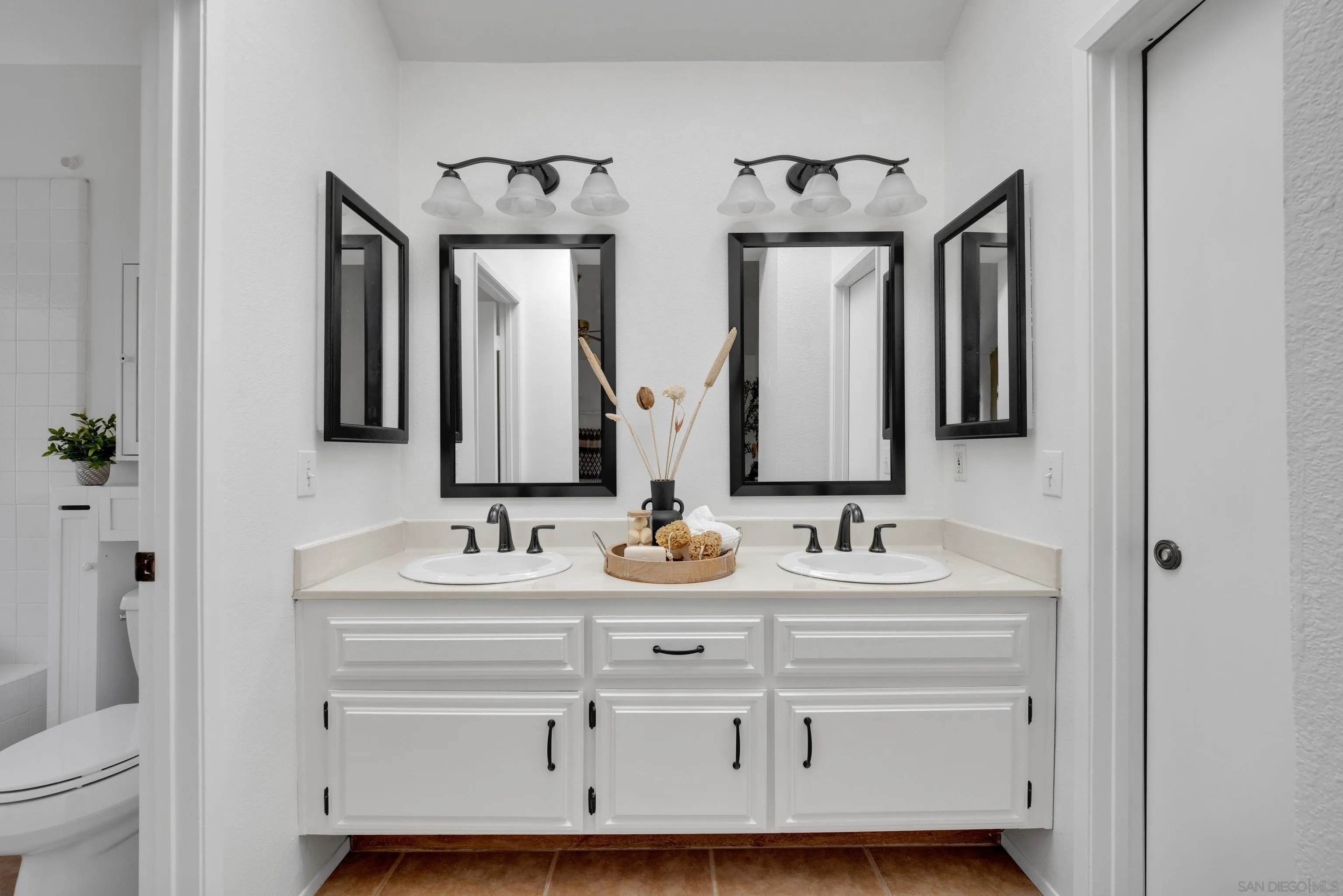 https://cdn.realtyfeed.com/cdn/127/250043414/f150f7186f53db462e13b916655c9145.webp