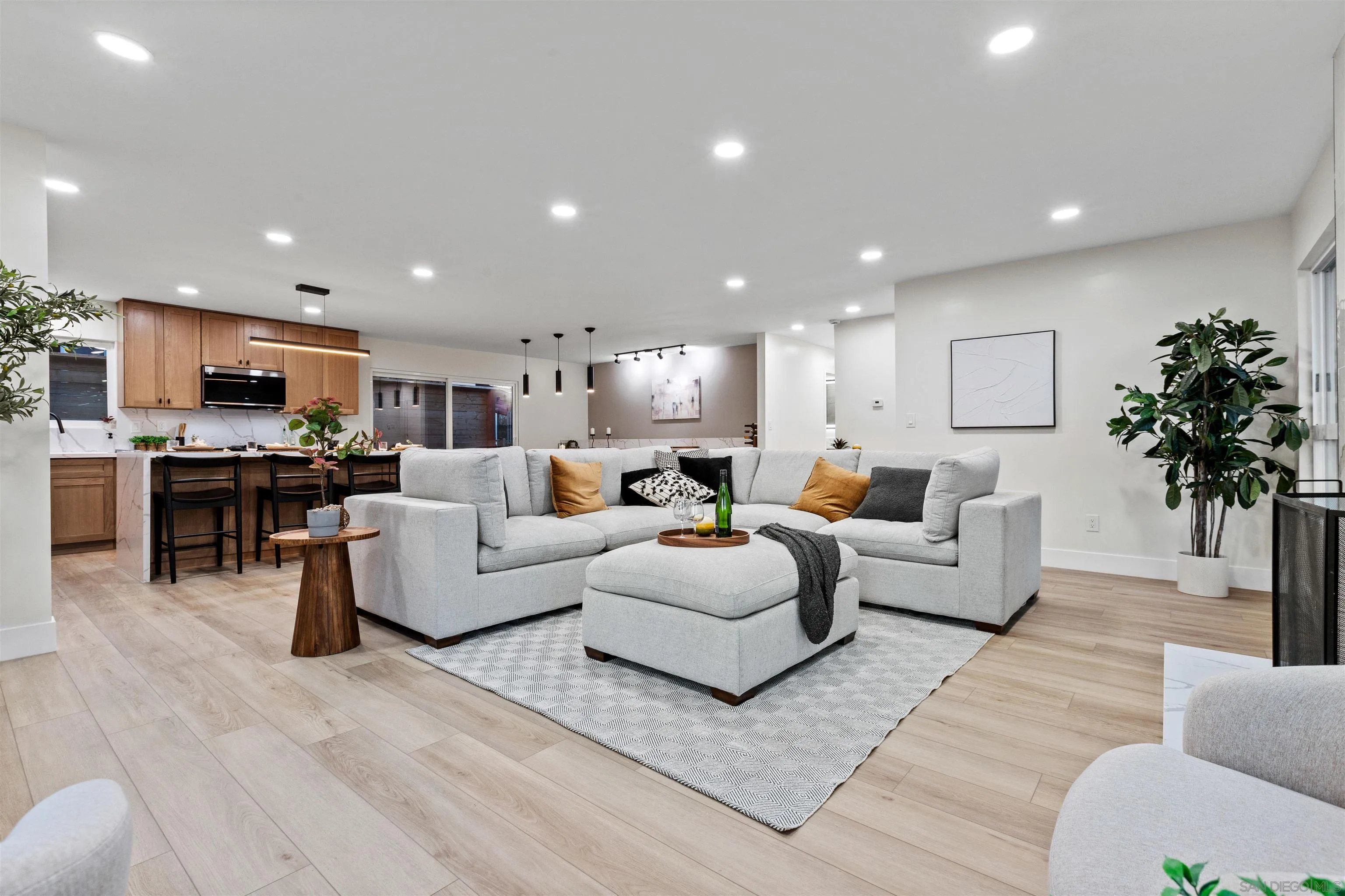 https://cdn.realtyfeed.com/cdn/127/250043422/711f1eb1e6f150b1193508e9a66755d8.webp