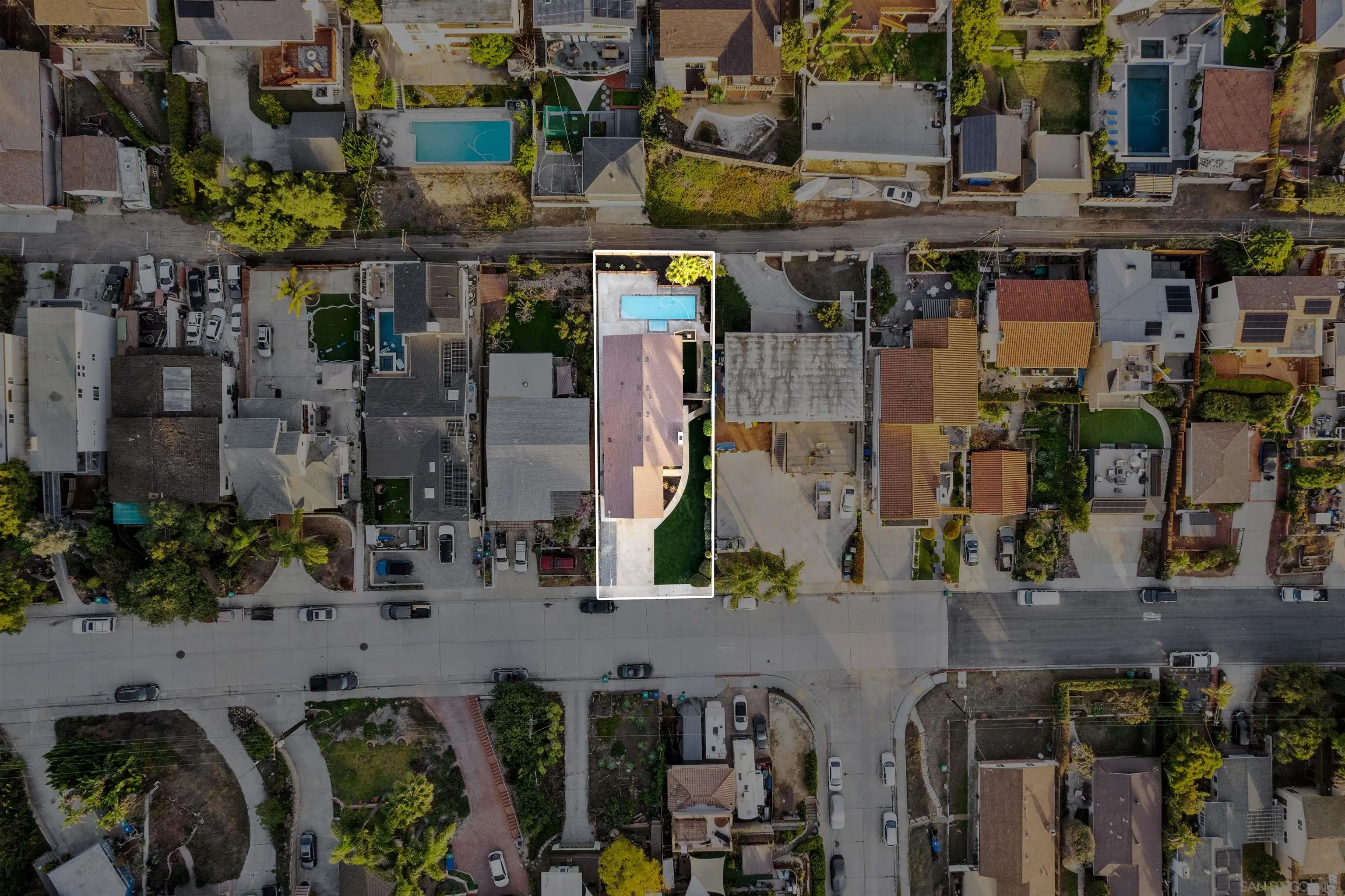 https://cdn.realtyfeed.com/cdn/127/250043422/da34975abe35810d1b23709c893b4658.webp