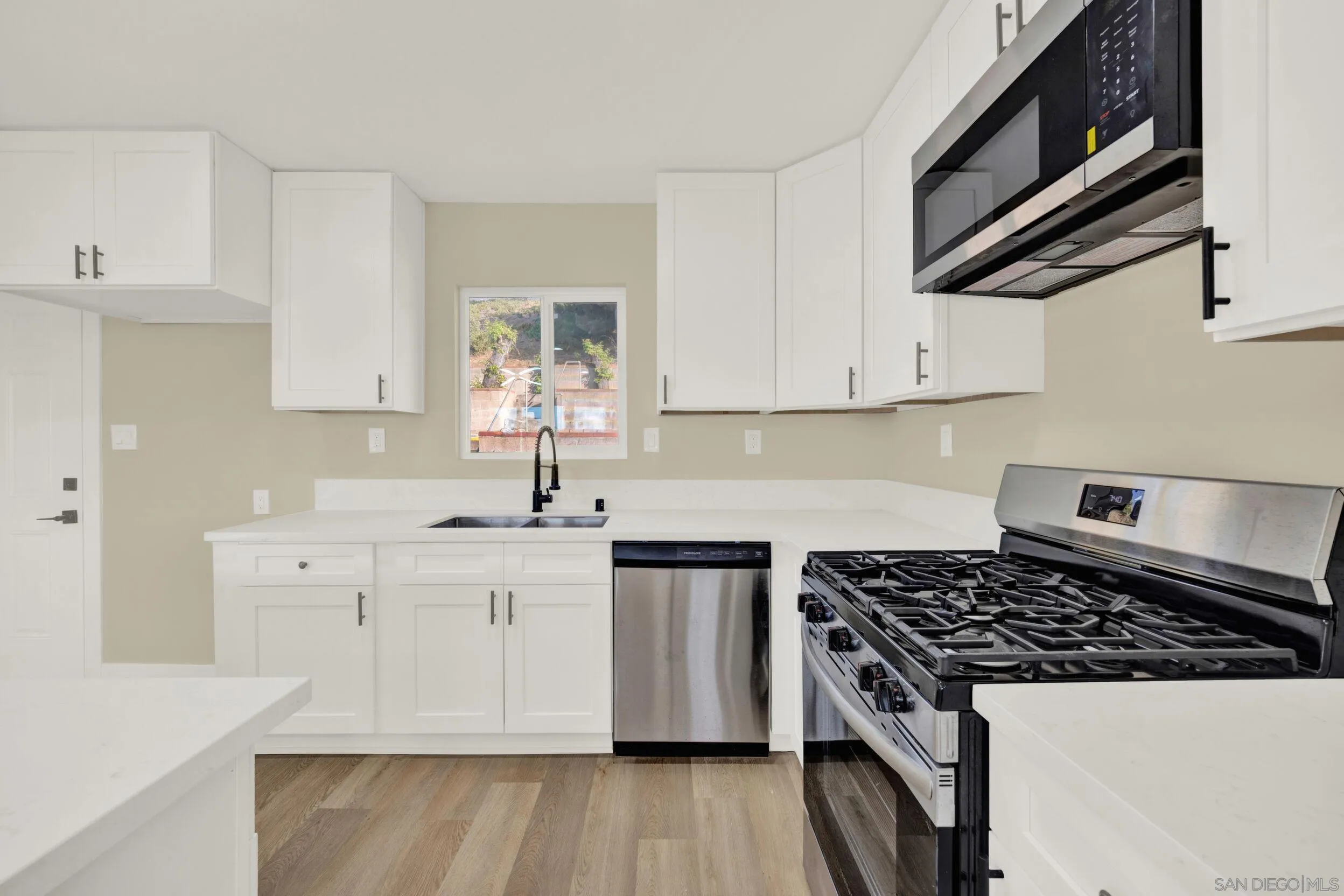 https://cdn.realtyfeed.com/cdn/127/250043424/031dcc176496f698421bc181811ade04.webp