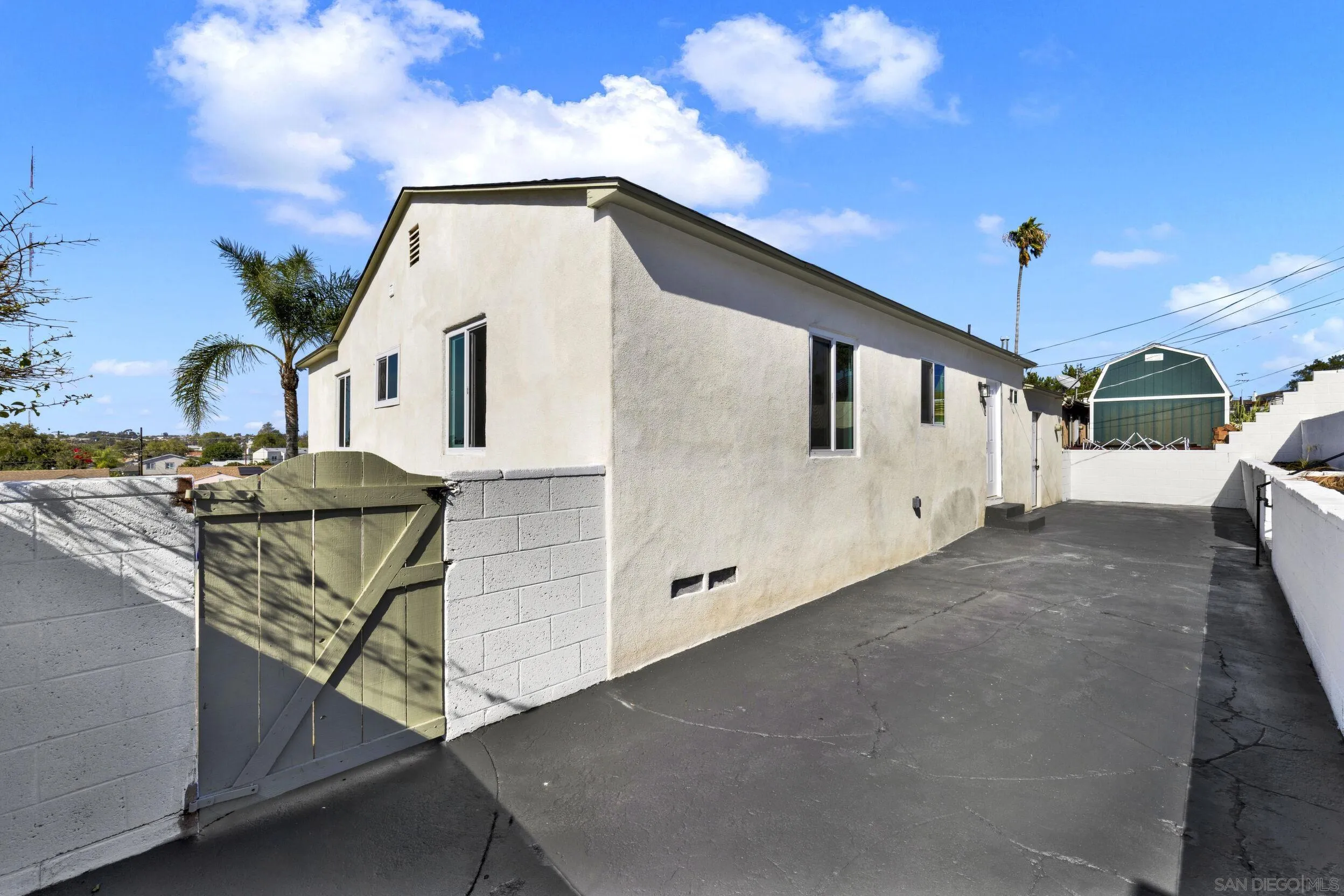 https://cdn.realtyfeed.com/cdn/127/250043424/19b17e049bdffae2338911d117e700c9.webp