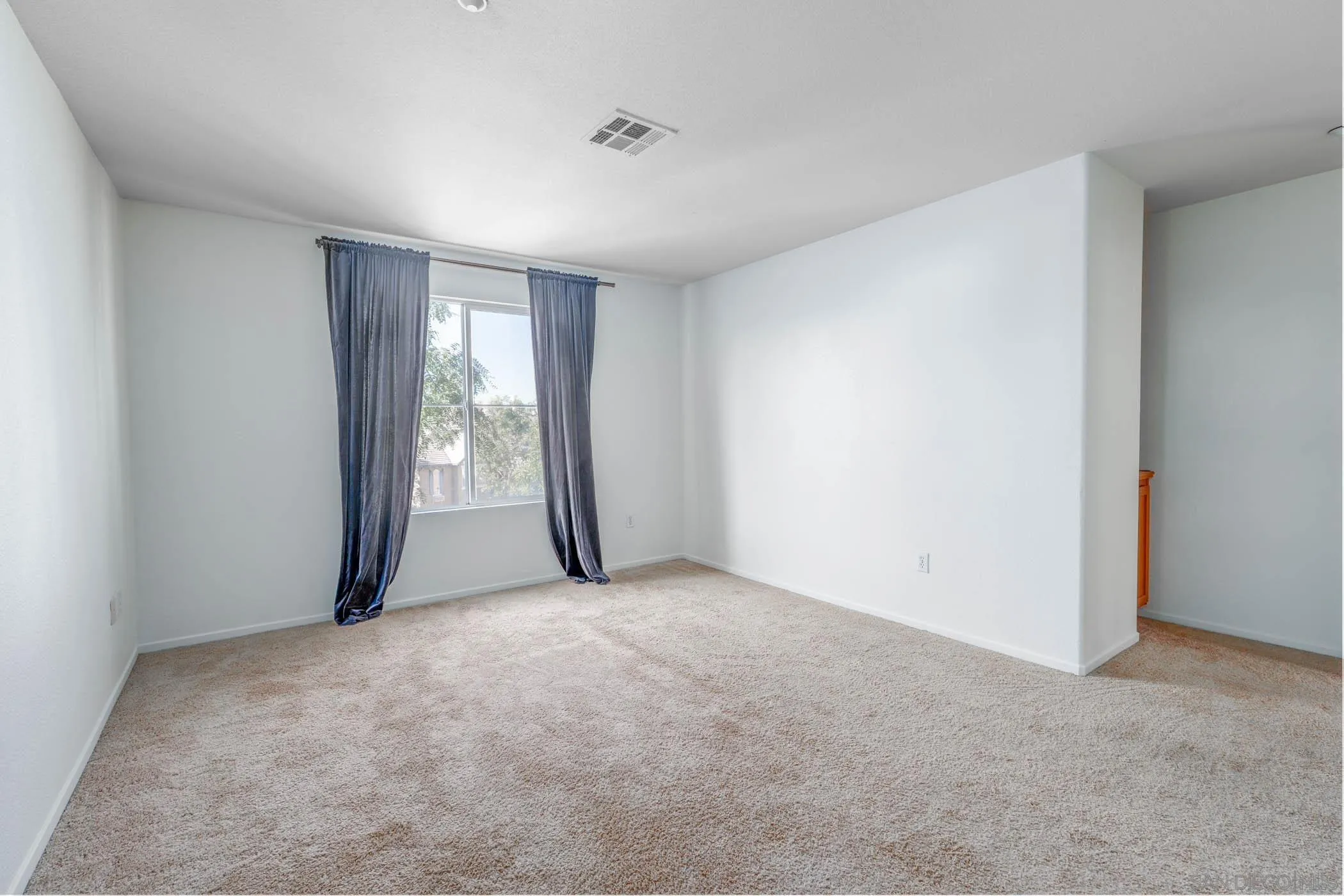 https://cdn.realtyfeed.com/cdn/127/250043426/60a6ec2d34509accfb37bfff04850ae8.webp