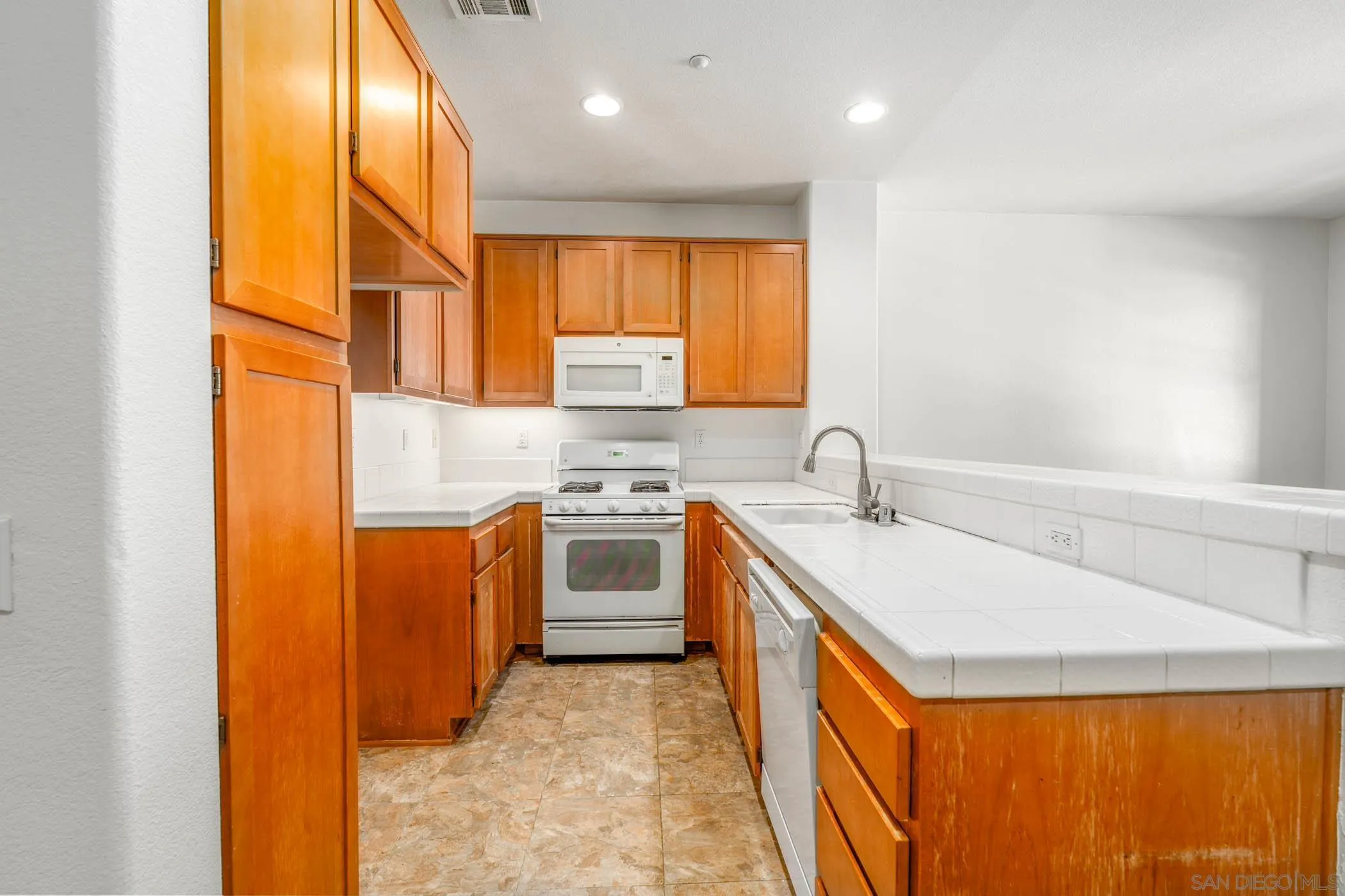 https://cdn.realtyfeed.com/cdn/127/250043426/7f202cbb946e829f55e85791260e9949.webp