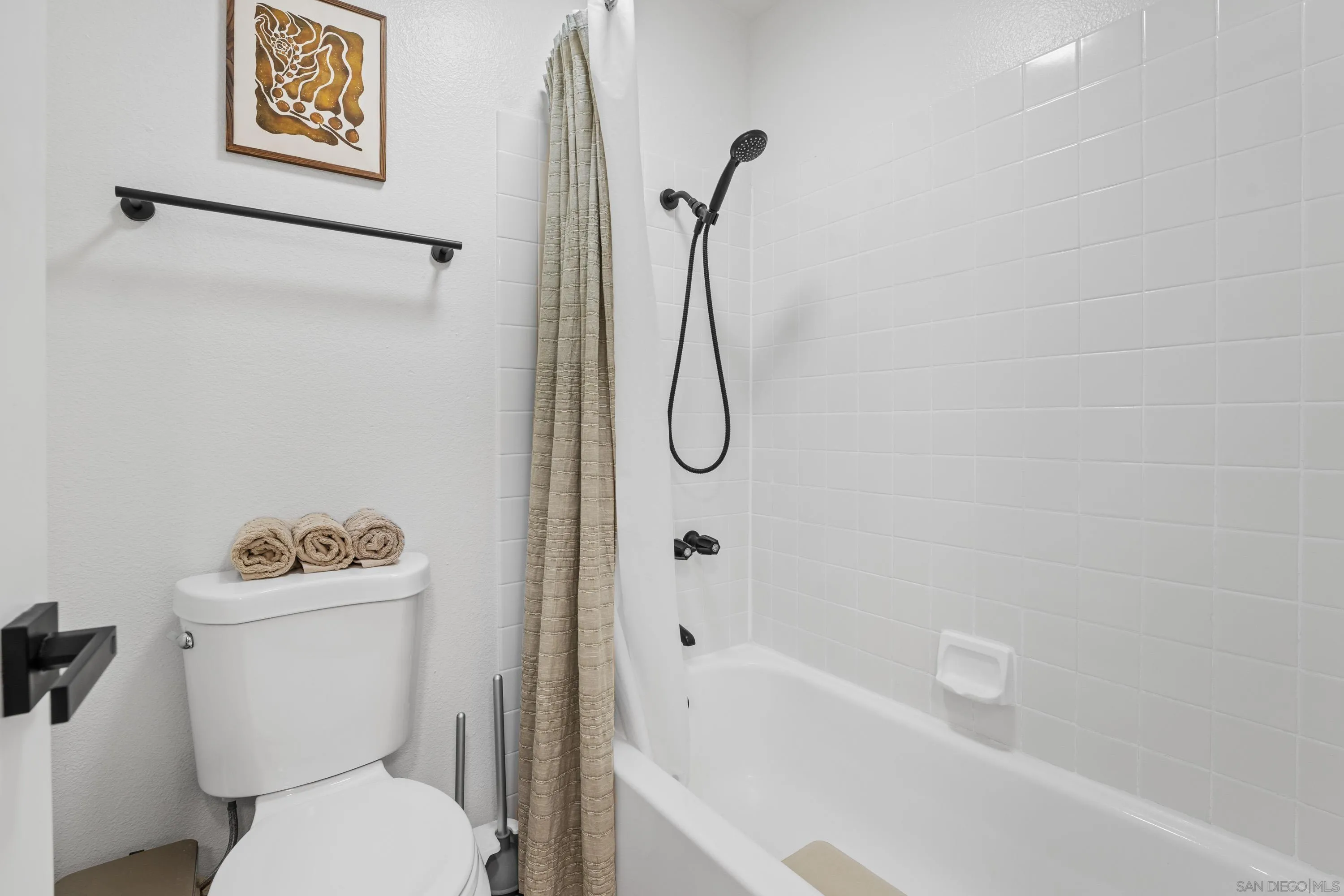 https://cdn.realtyfeed.com/cdn/127/250043427/24b296f4ac0fbb05e4586b608a1982c9.webp