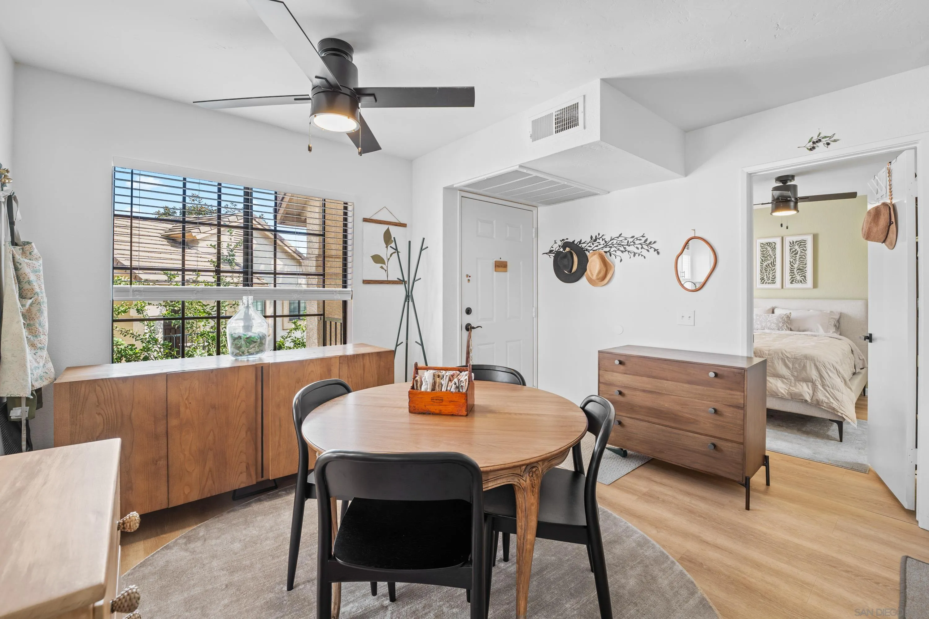 https://cdn.realtyfeed.com/cdn/127/250043427/8a638537212bb57e6de79f898eca1708.webp