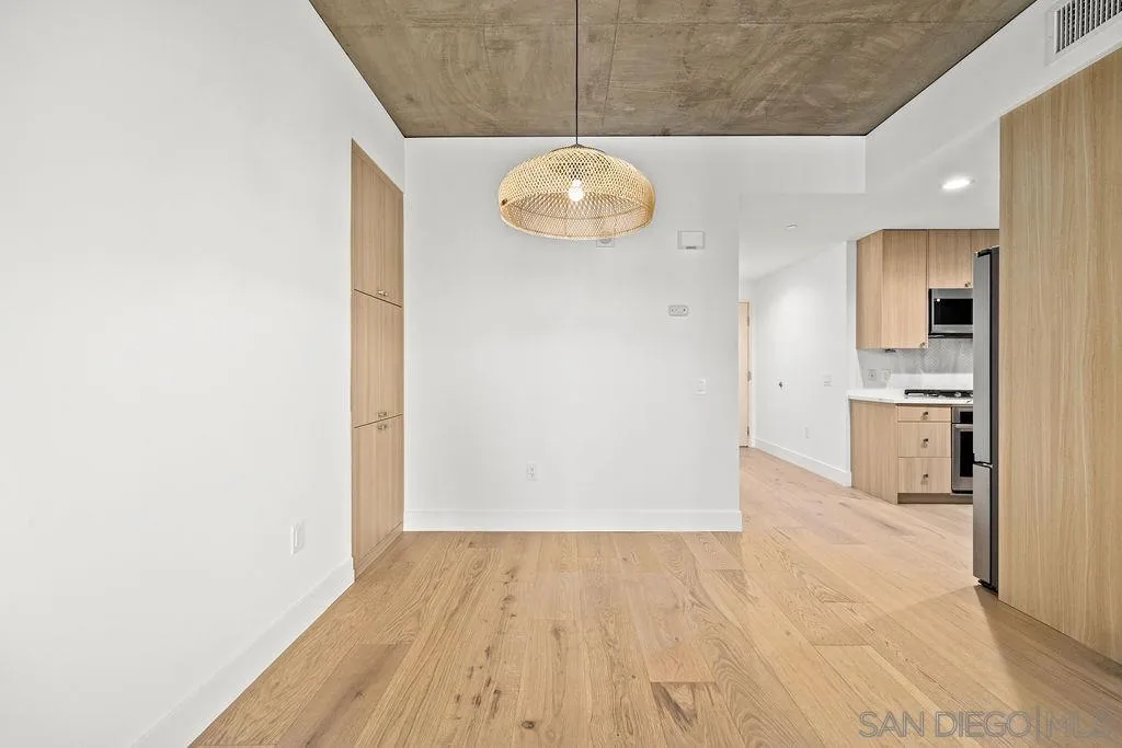 https://cdn.realtyfeed.com/cdn/127/250043434/52c96699d5fe8965d933771ba96b069a.webp
