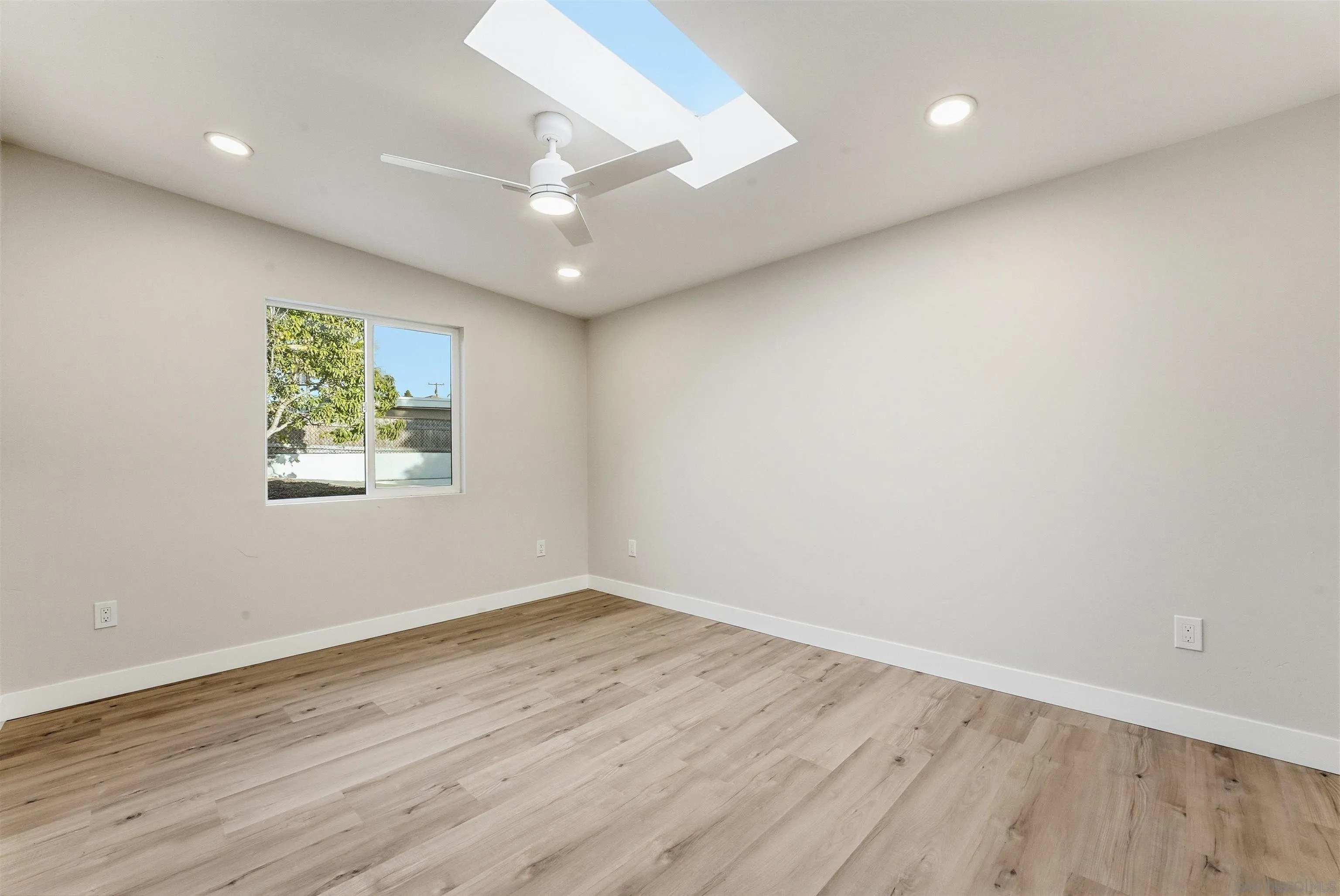 https://cdn.realtyfeed.com/cdn/127/250043452/1c64da3292dfcbb195936918138e0ed3.webp