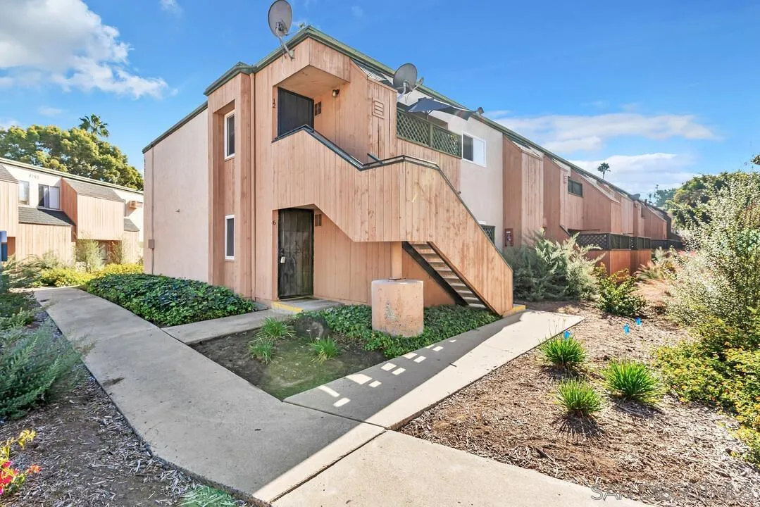 <p><font class="text-color__accent" color="black">Our <font class="text-color__alternative" color="black">Featured </font>Properties</font></p>