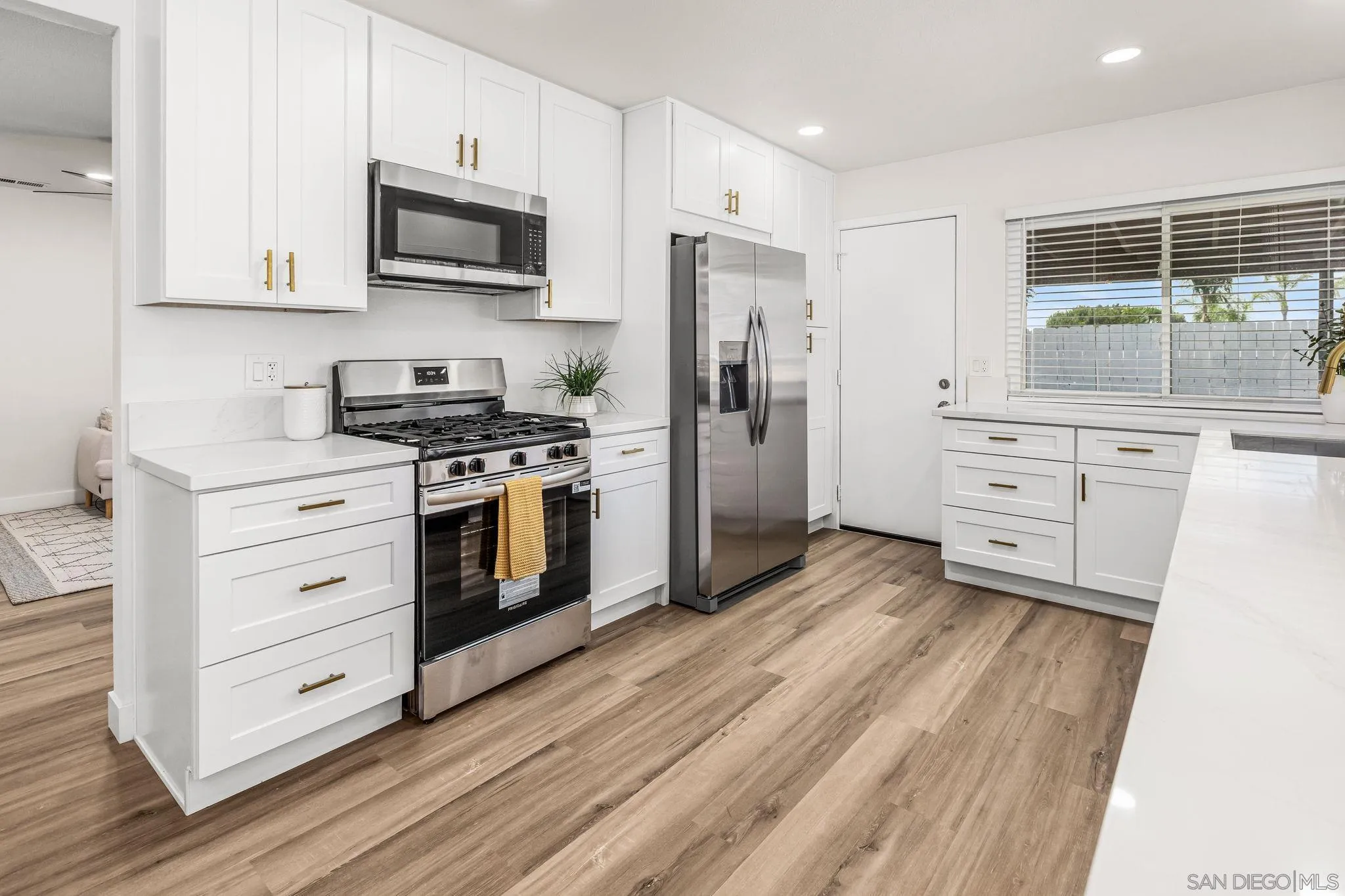 https://cdn.realtyfeed.com/cdn/127/250043459/953185997160668ac2ec0473b077443c.webp