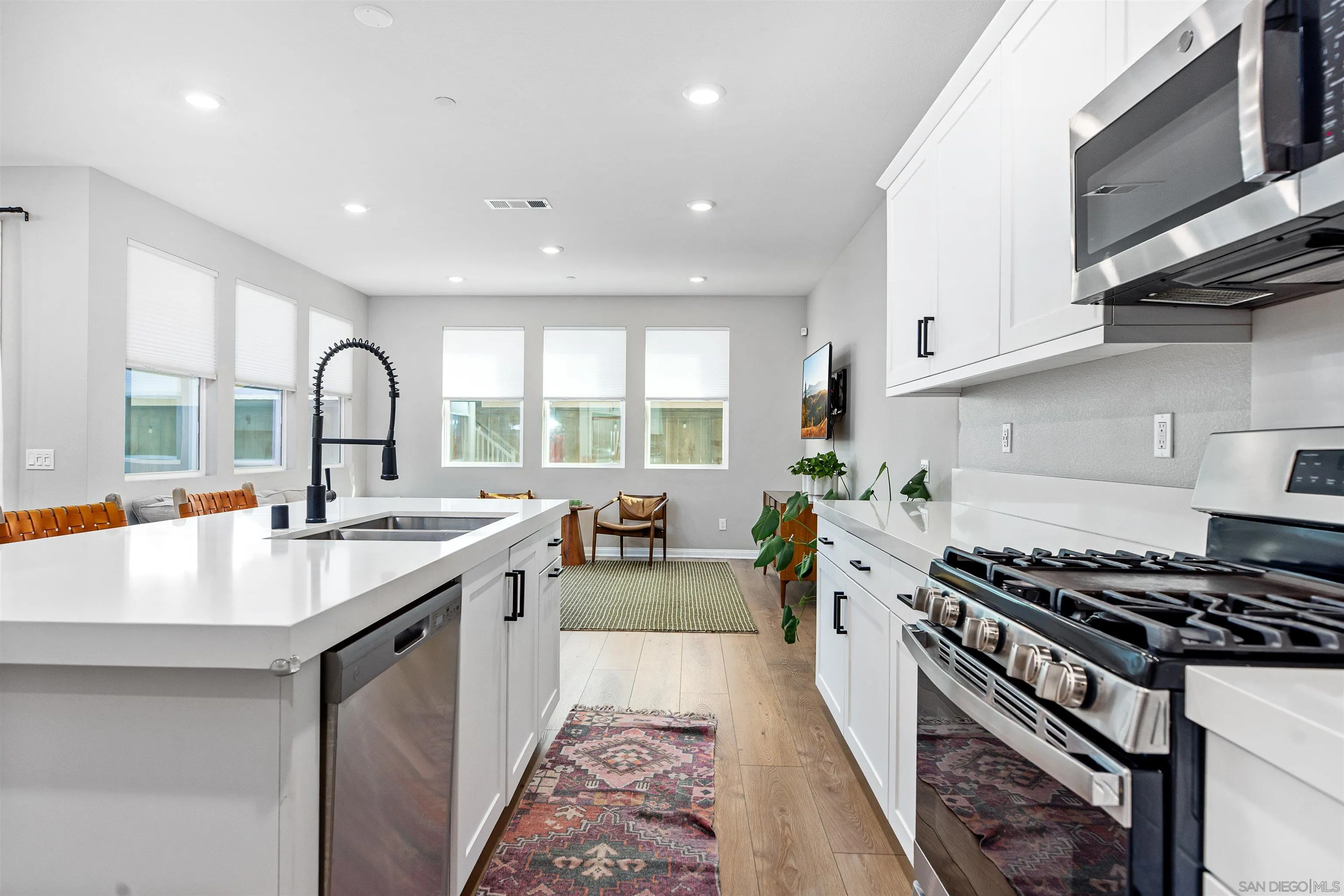 https://cdn.realtyfeed.com/cdn/127/250043462/634200d70b72cc5b533b8eefee62b426.webp