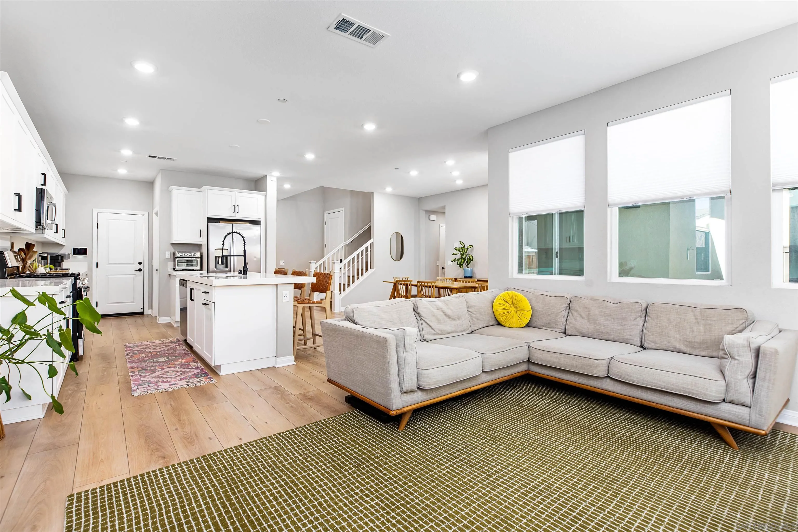 https://cdn.realtyfeed.com/cdn/127/250043462/ff913c6e80e0d25027bd15c419e182ee.webp