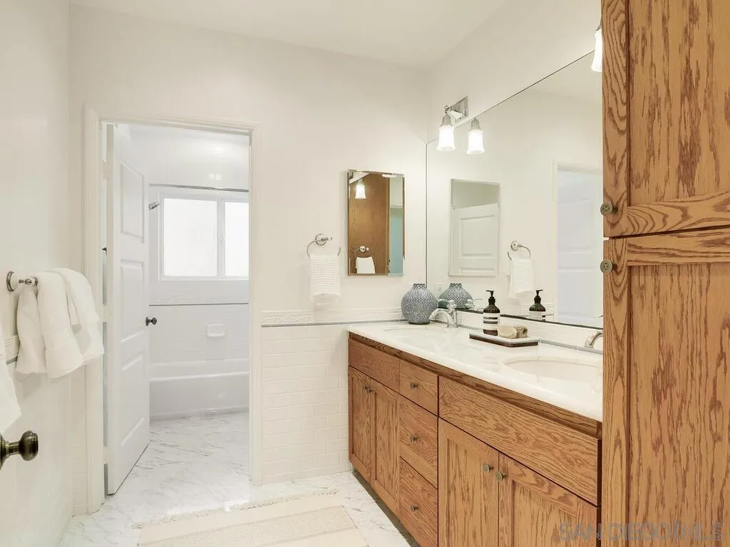 https://cdn.realtyfeed.com/cdn/127/250043469/5c8308f8af87e760f81b358c84b1de42.webp