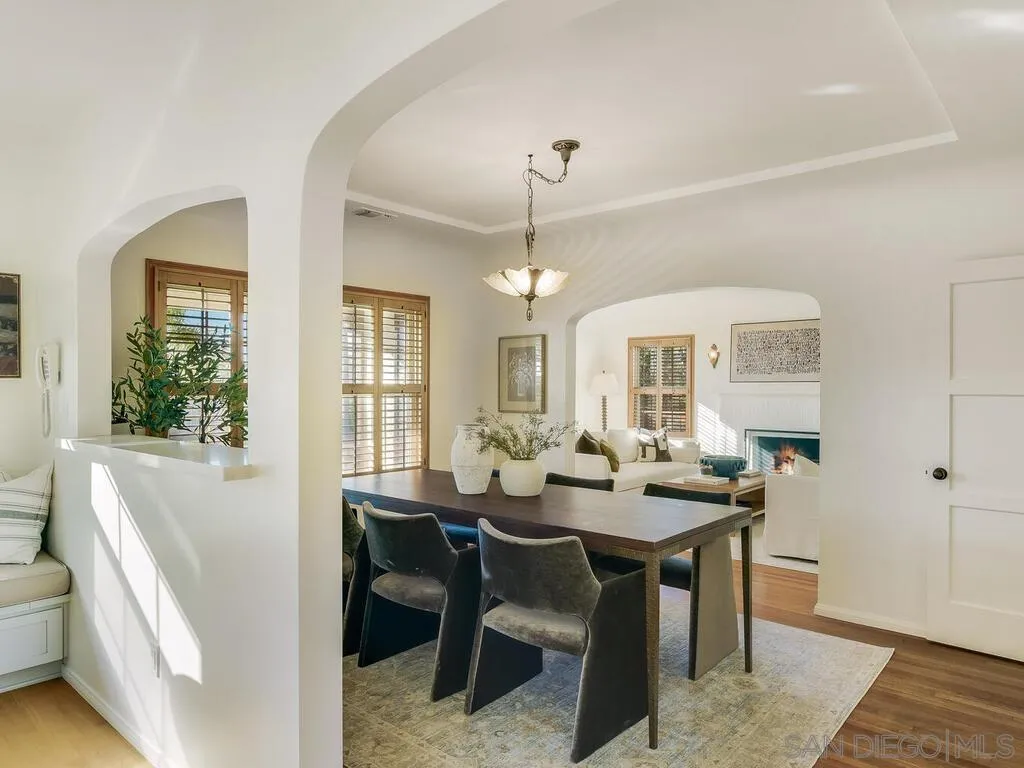 https://cdn.realtyfeed.com/cdn/127/250043469/725d15e3d61a368673a6fd110ae71367.webp