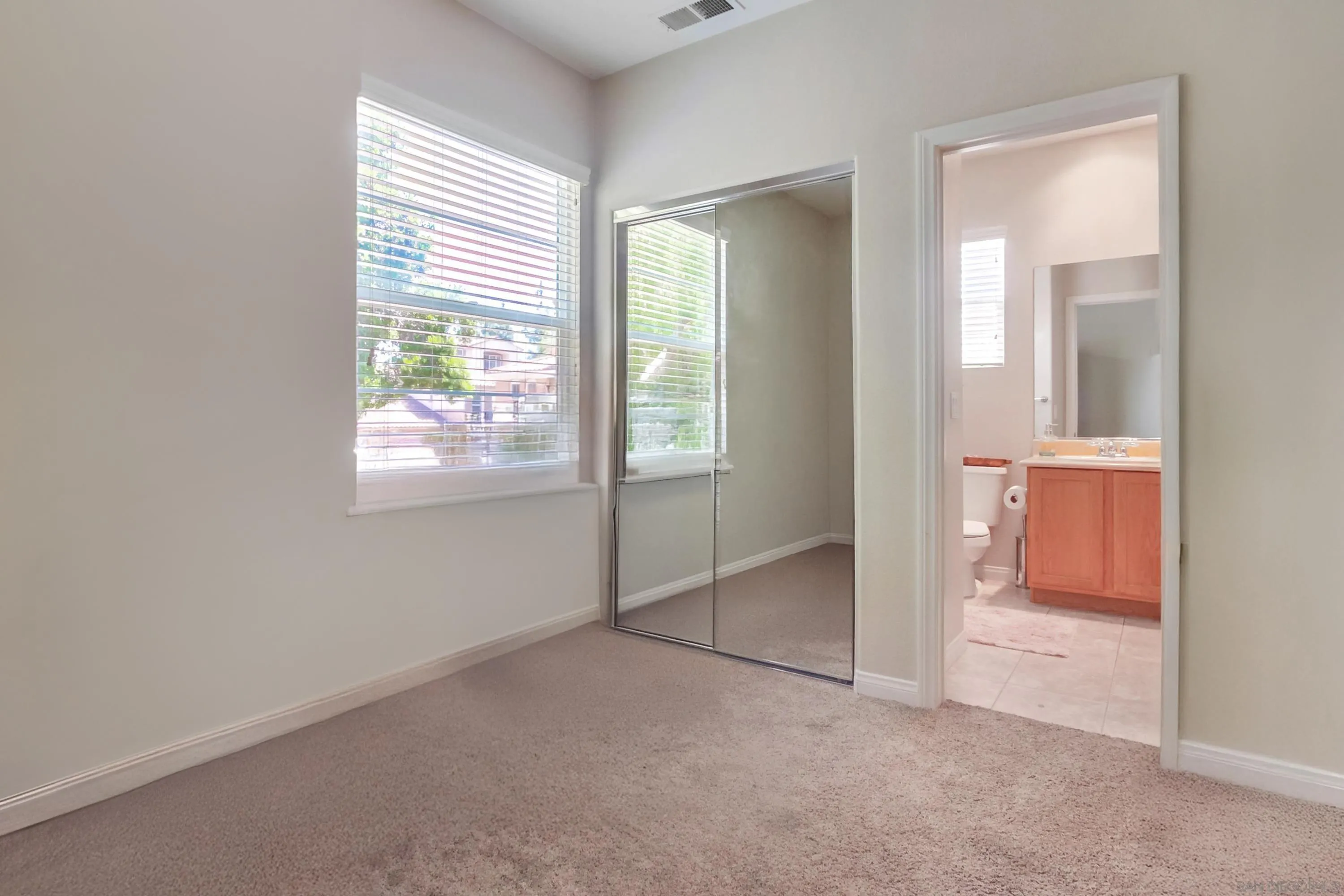 https://cdn.realtyfeed.com/cdn/127/250043475/1849bc38ae011ff6221b97bdf40ff5b7.webp