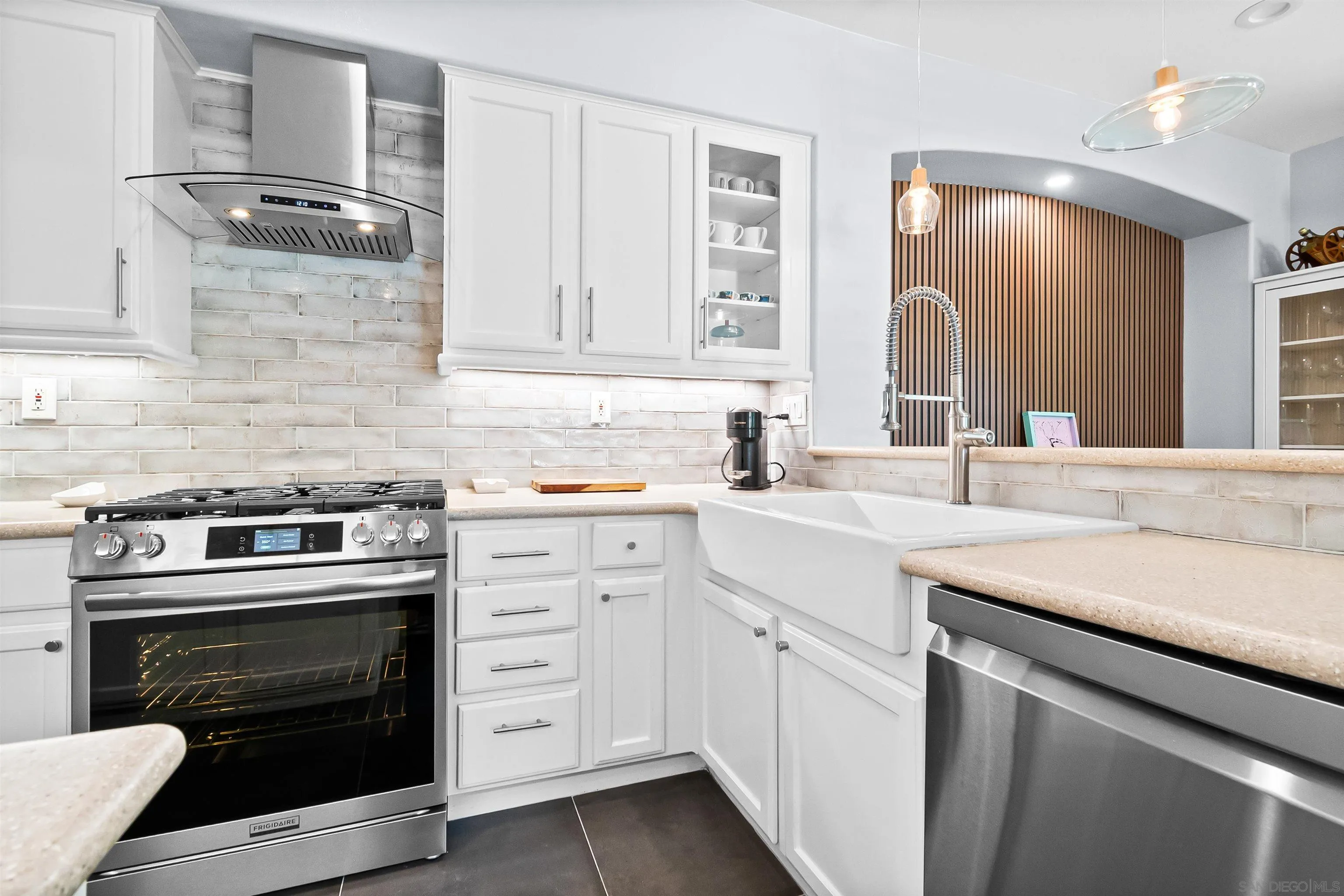 https://cdn.realtyfeed.com/cdn/127/250043475/786c44a4def09c32e278fe5c76914d02.webp