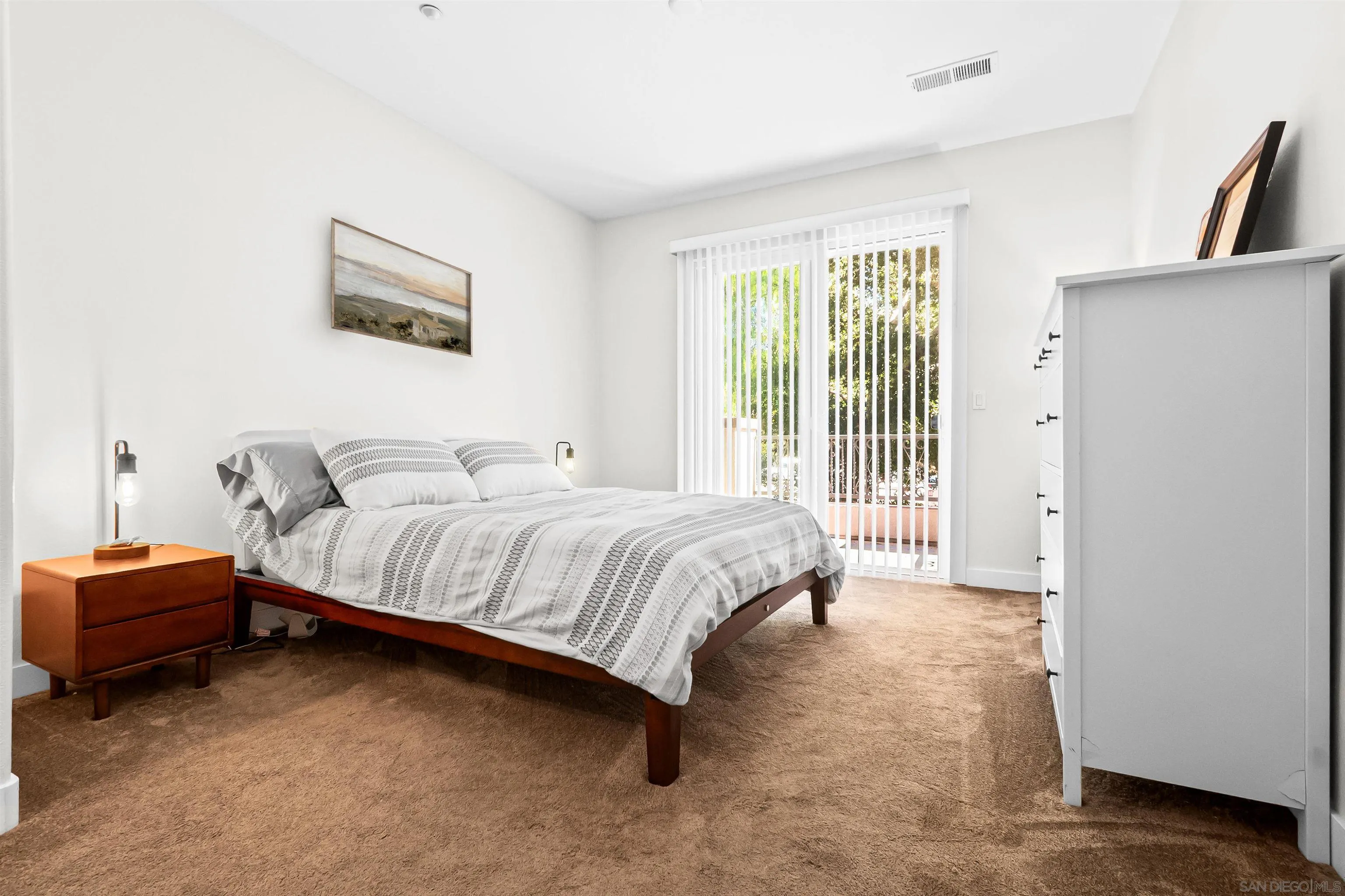 https://cdn.realtyfeed.com/cdn/127/250043475/952e5c22b1066c819bfd0608184ae861.webp