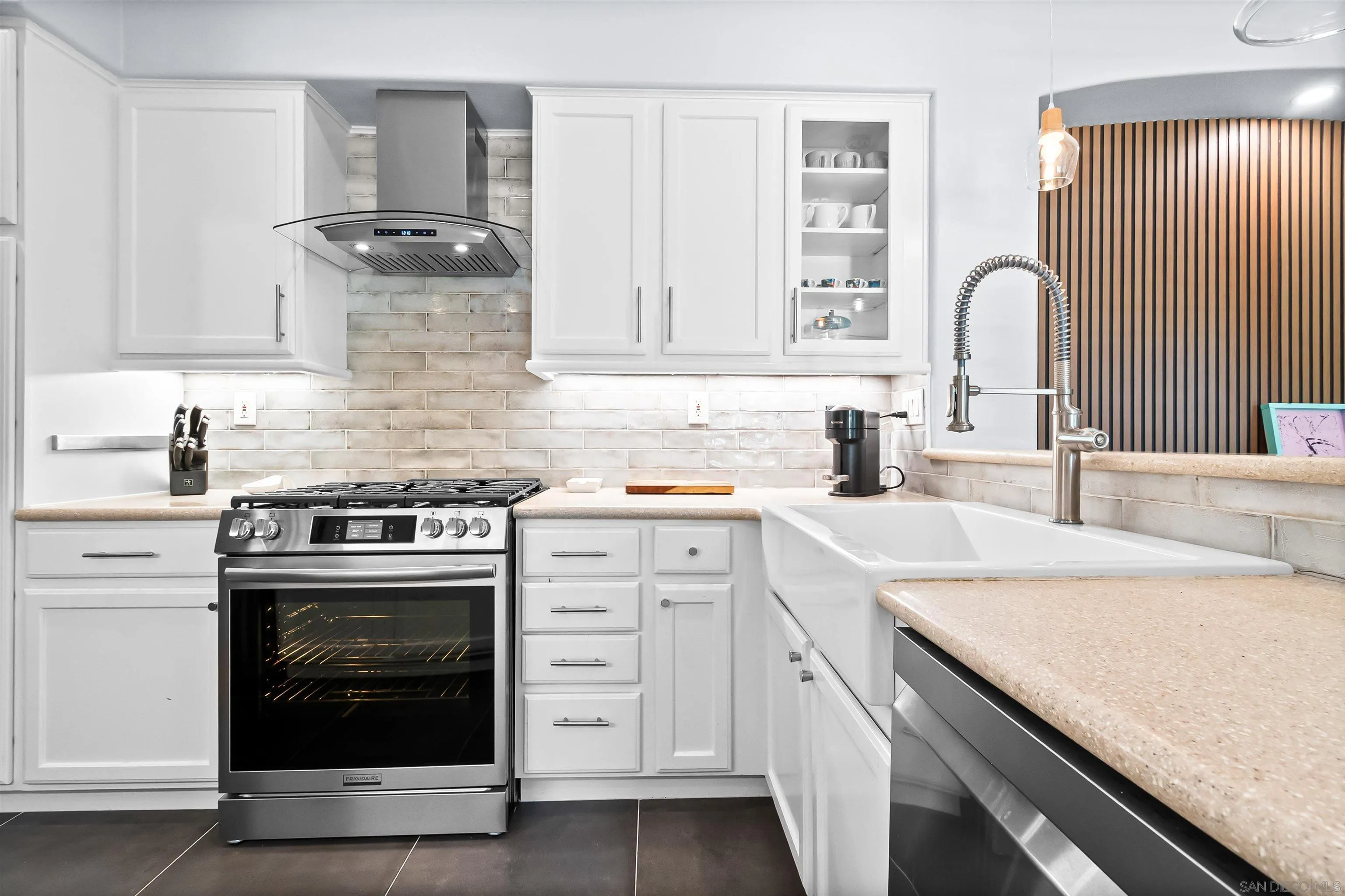 https://cdn.realtyfeed.com/cdn/127/250043475/9d44ee0a16312730022dda5e47d833b1.webp