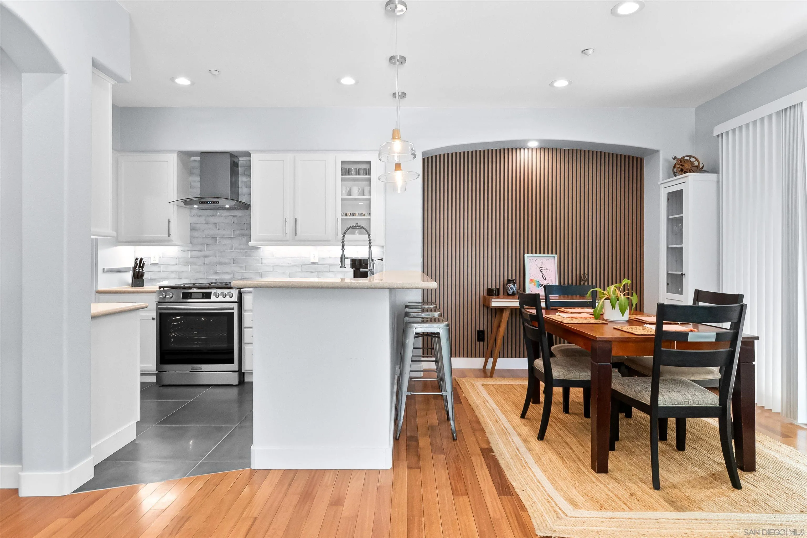 https://cdn.realtyfeed.com/cdn/127/250043475/a3427a9ec9614a3aaaaed177454660ba.webp