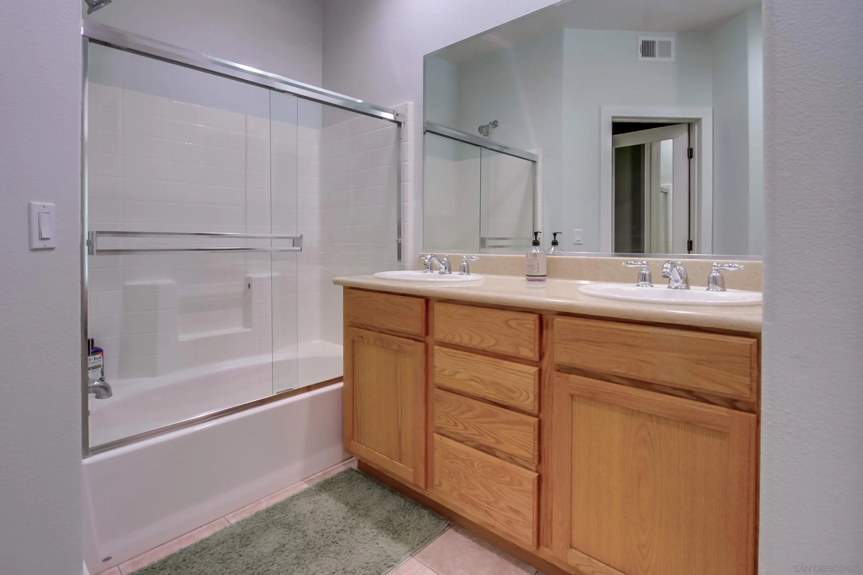 https://cdn.realtyfeed.com/cdn/127/250043475/a594540182be60dab31ba53b300788e5.webp