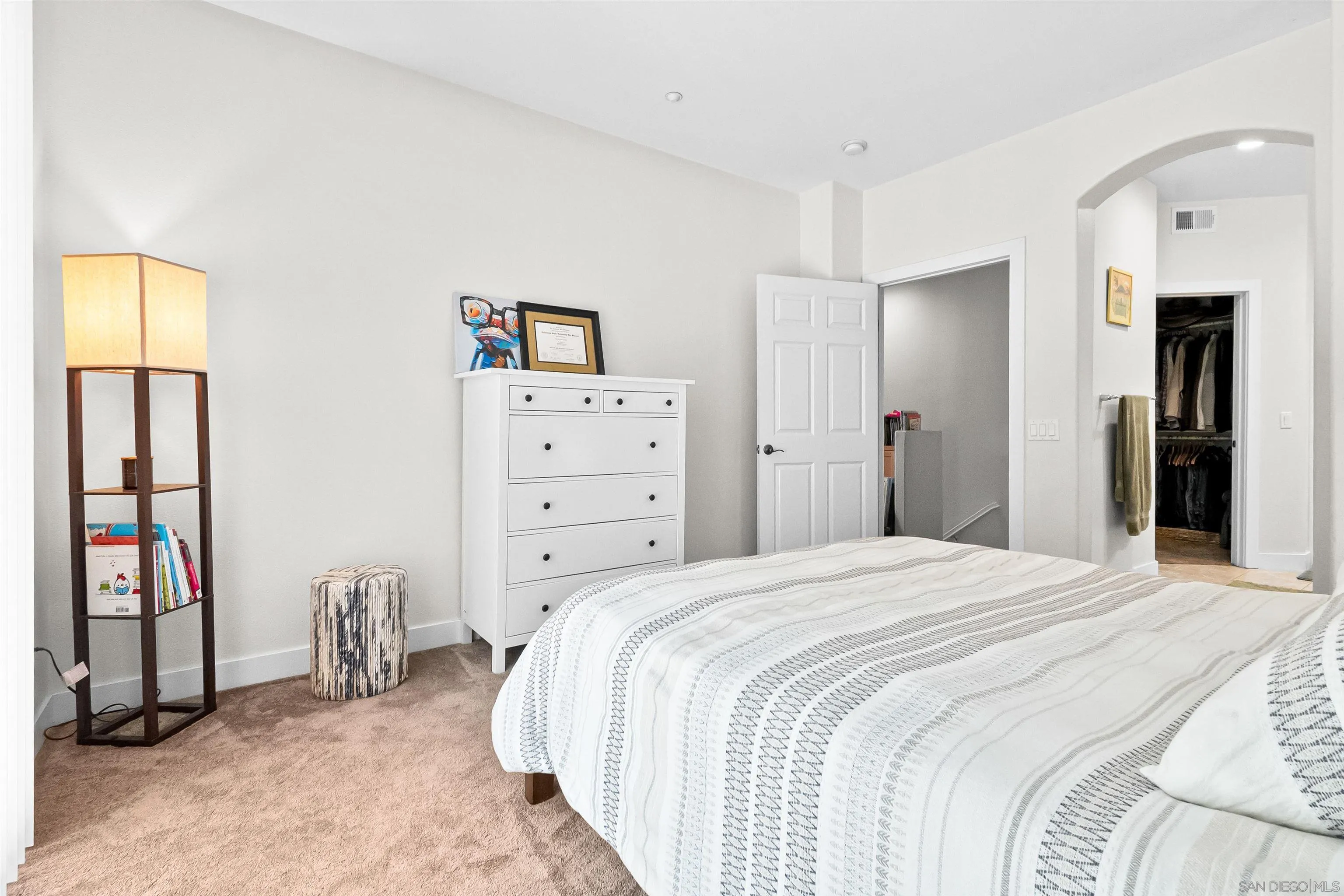 https://cdn.realtyfeed.com/cdn/127/250043475/dda1cf3a685a460b66f85812a35f814a.webp