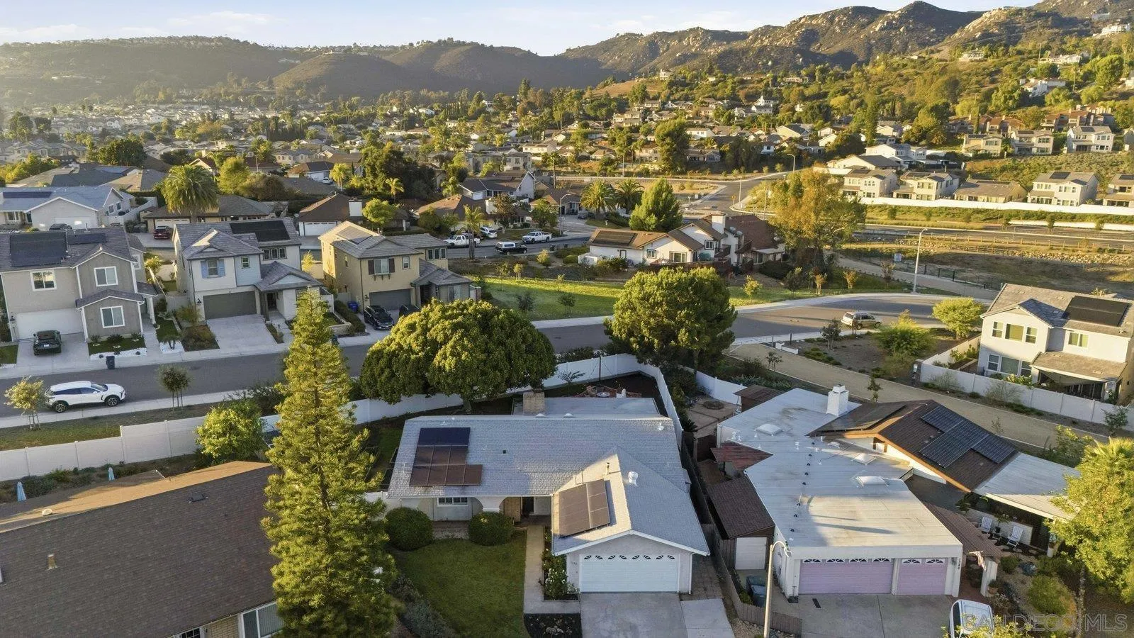 https://cdn.realtyfeed.com/cdn/127/250043487/21dd53c6510aff172558a7a0fc5cca89.webp