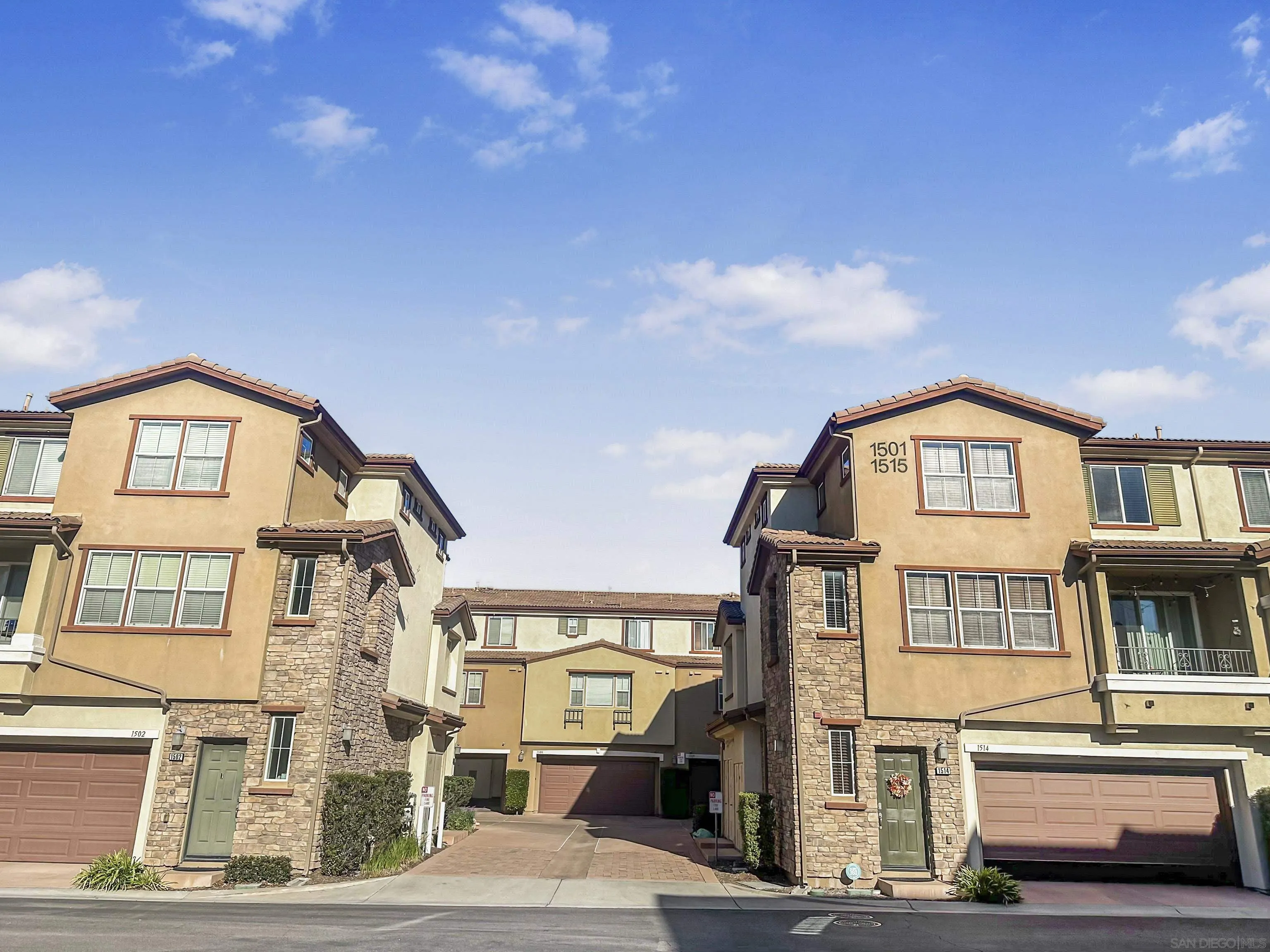 https://cdn.realtyfeed.com/cdn/127/250043493/35394ecc39000df20a5b61a11a0b19bd.webp