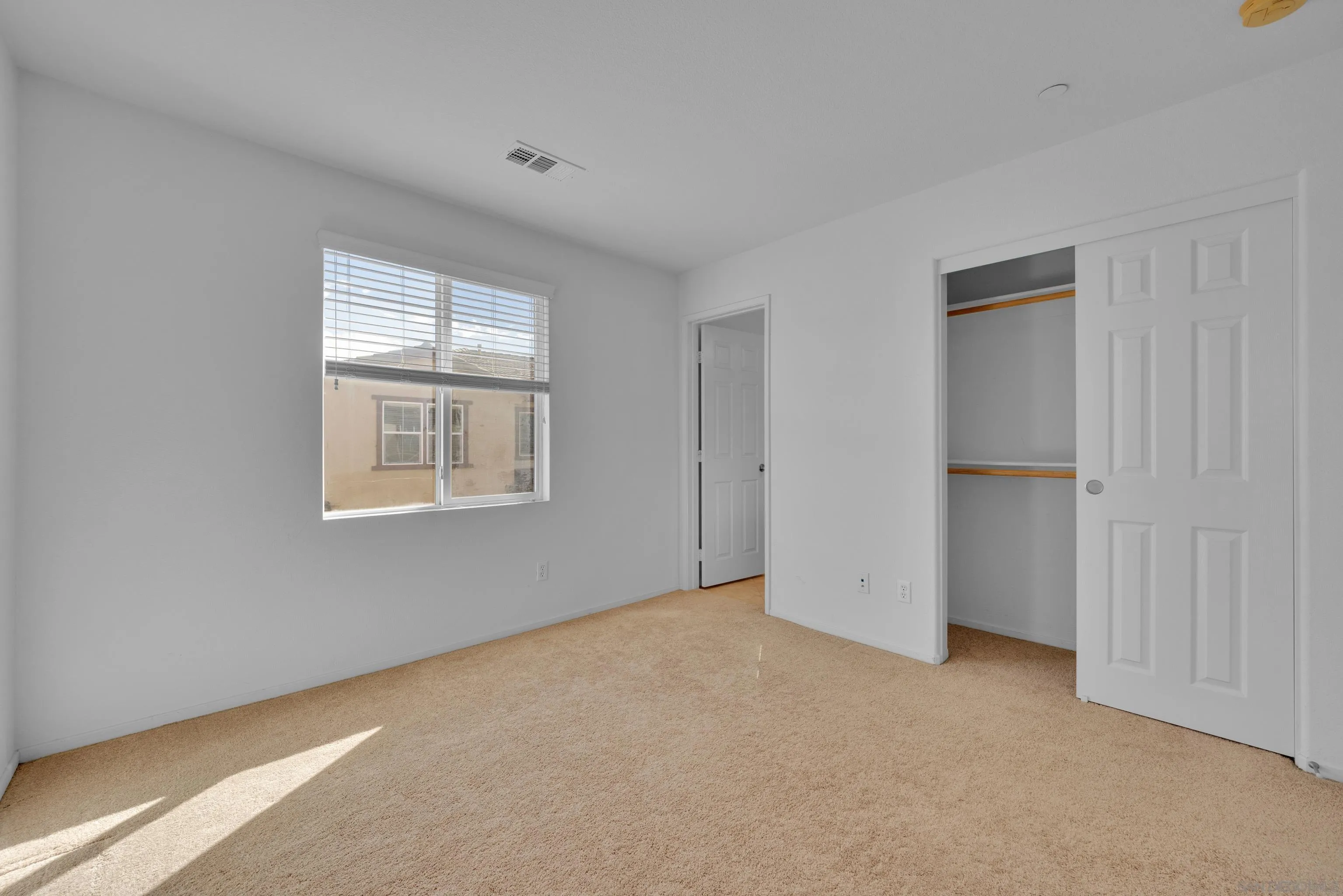 https://cdn.realtyfeed.com/cdn/127/250043493/a4b75226ebc5585155e2362039e41423.webp