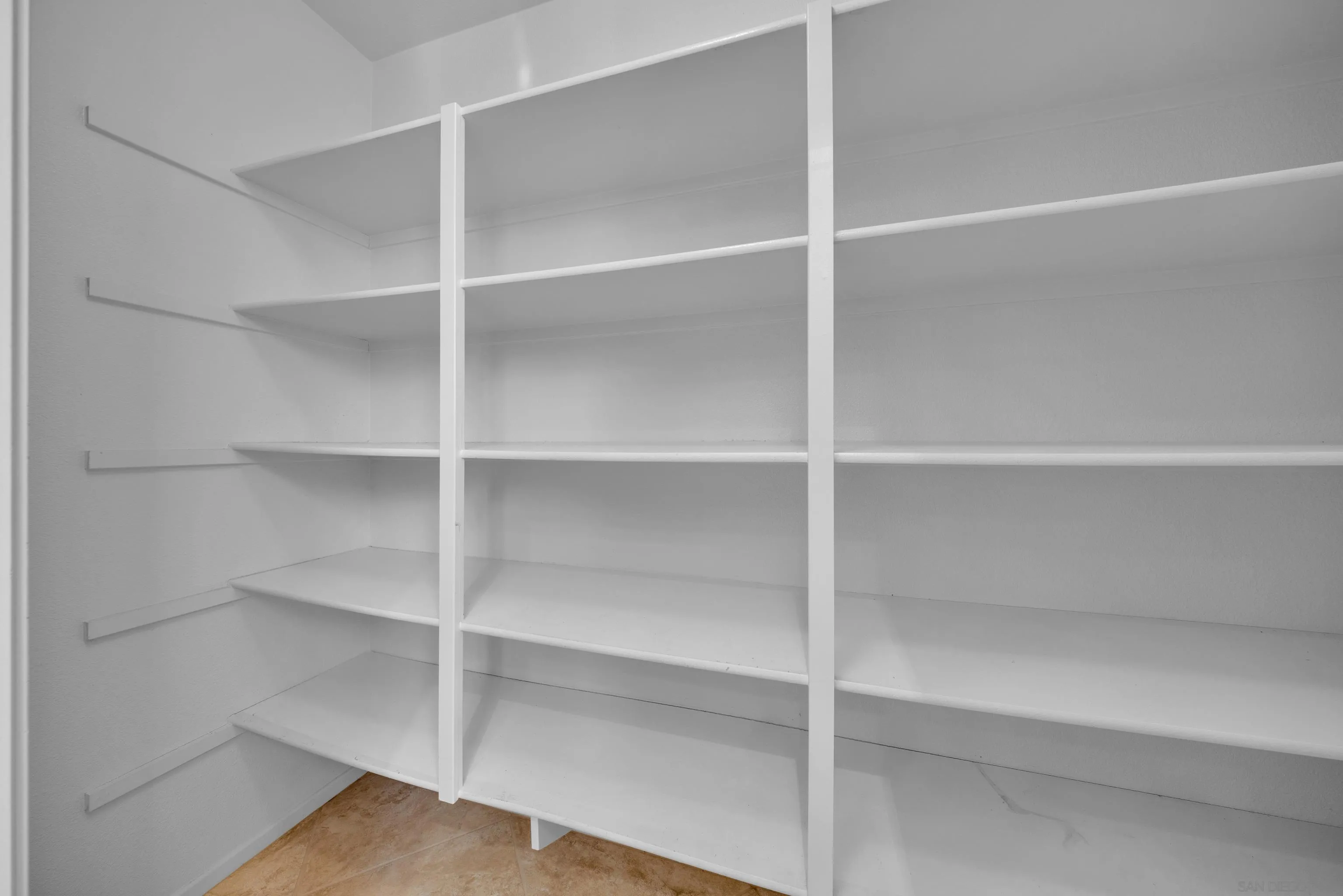 https://cdn.realtyfeed.com/cdn/127/250043493/af8653842d90982214538152cacd1815.webp