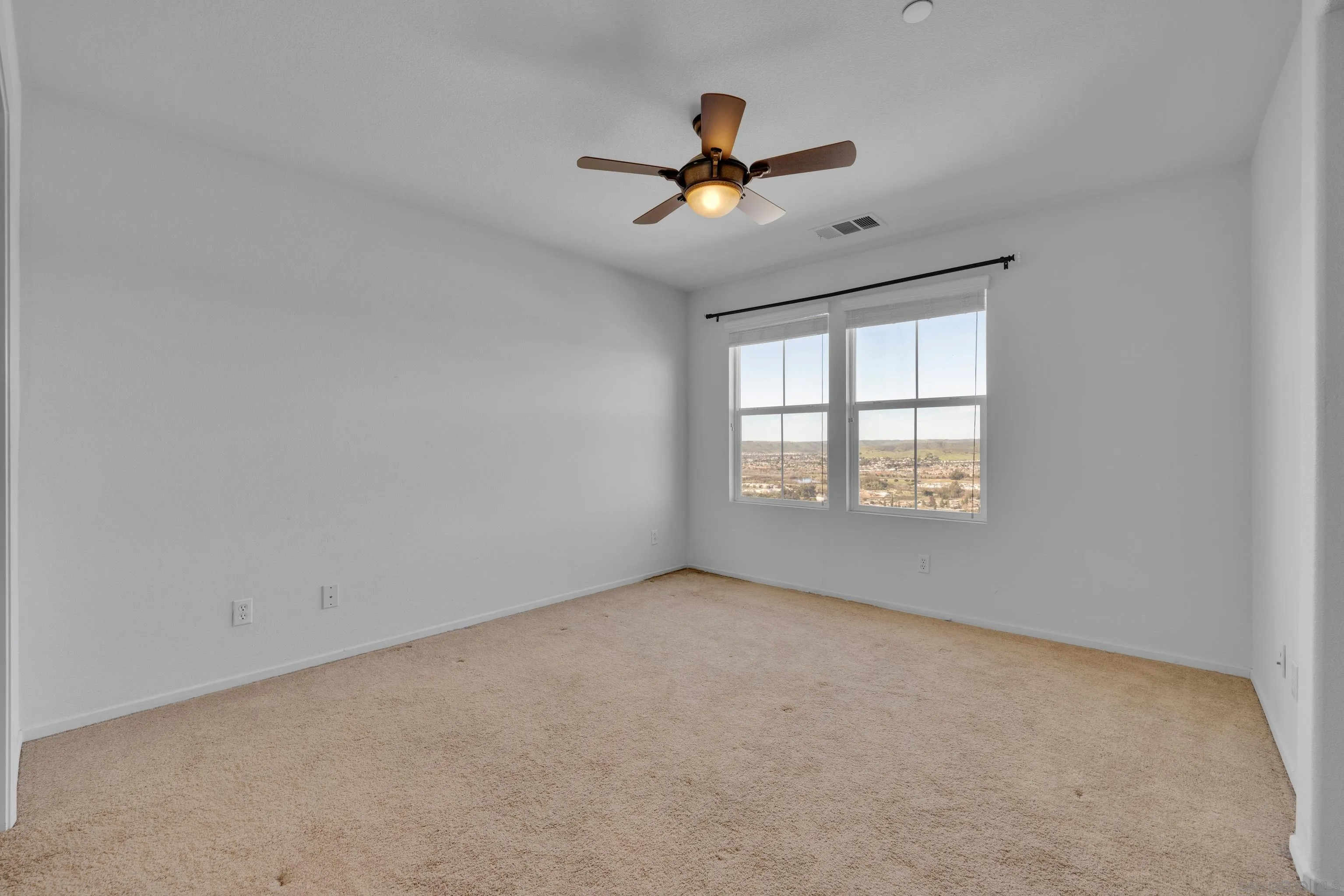 https://cdn.realtyfeed.com/cdn/127/250043493/d069247d7e4475345f15e9532ee0656c.webp