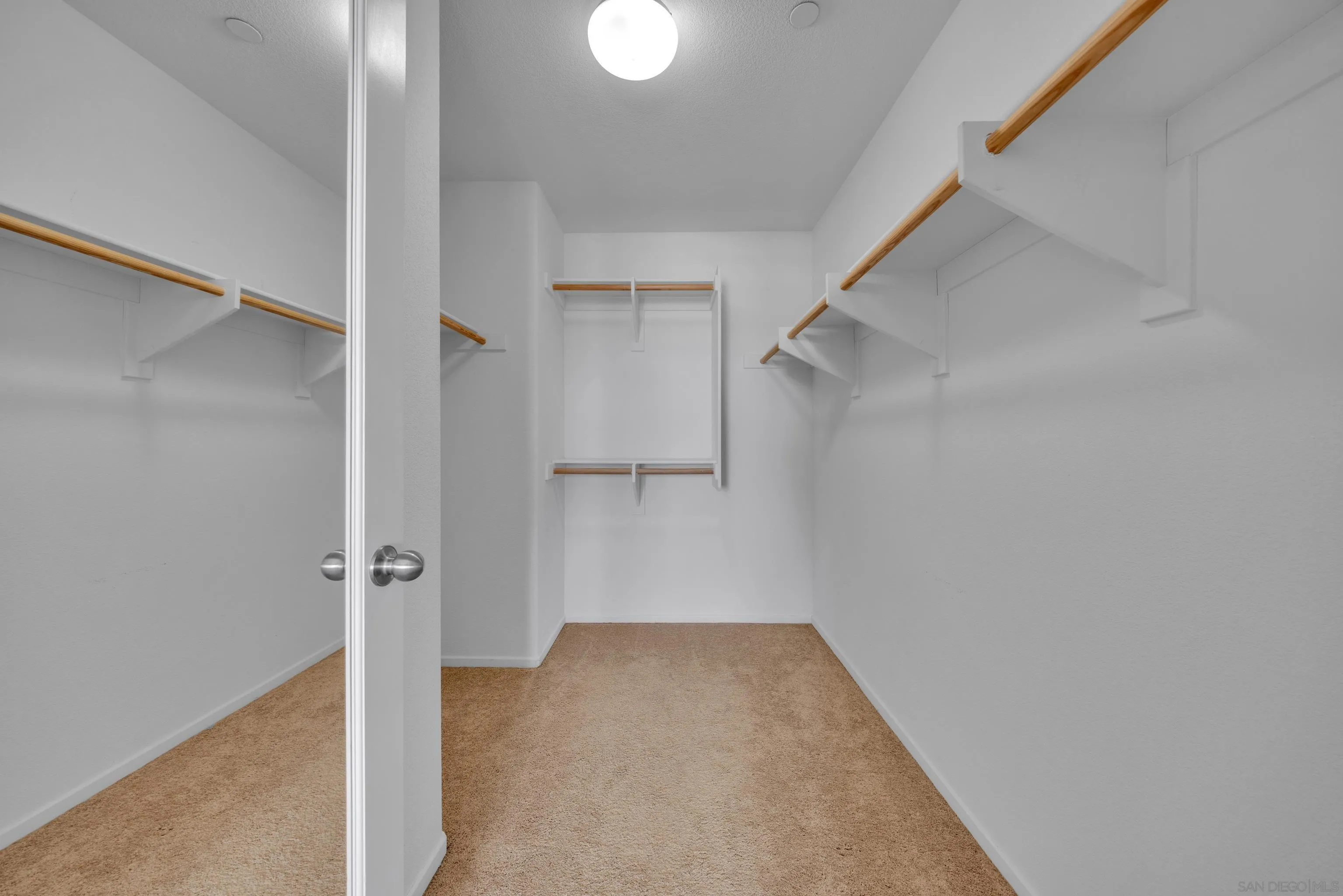 https://cdn.realtyfeed.com/cdn/127/250043493/f043add6471c7479795c37929701deda.webp