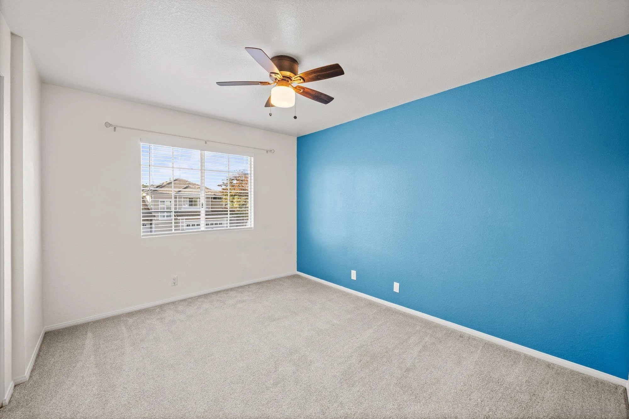 https://cdn.realtyfeed.com/cdn/127/250043512/293408719aa9ea638f7ac333bc21ad8c.webp