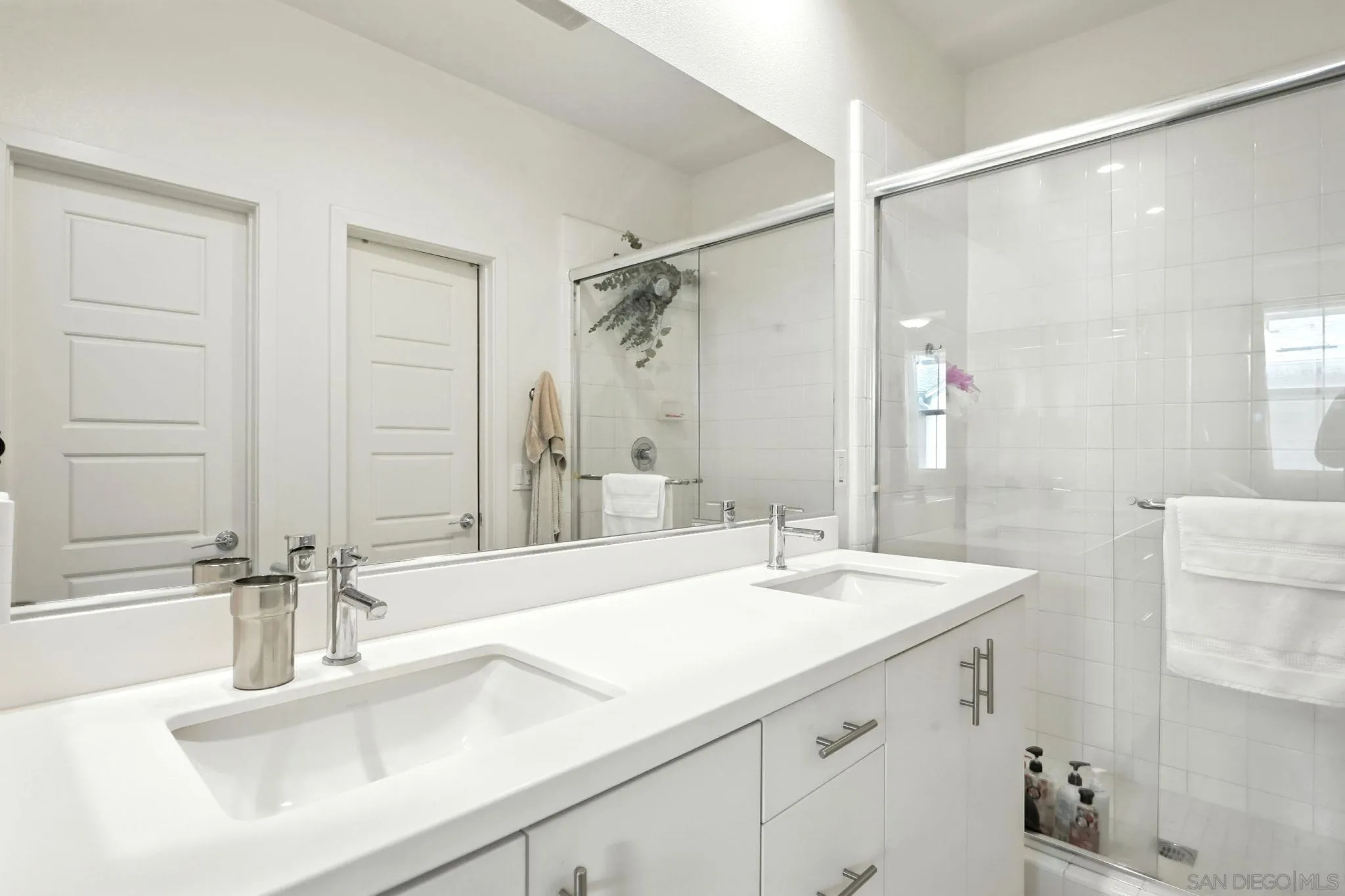 Photo #17: 250043518 Listing: Photo #17