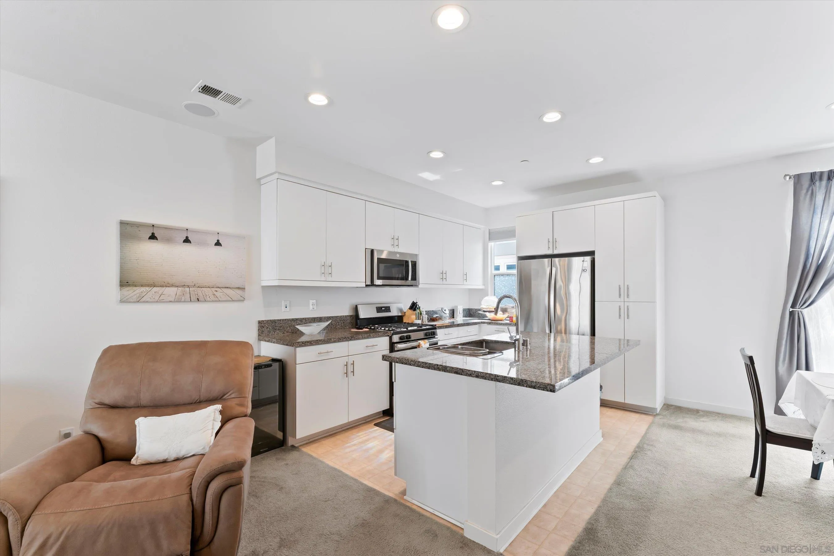 Photo #8: 250043518 Listing: Photo #8