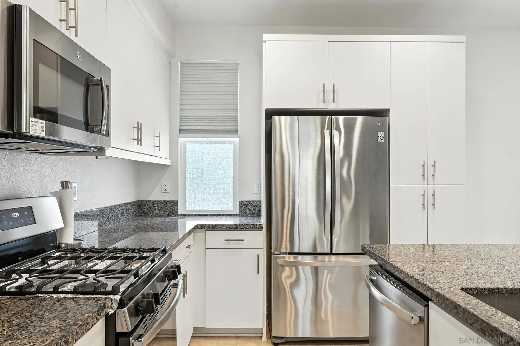 Photo #10: 250043518 Listing: Photo #10