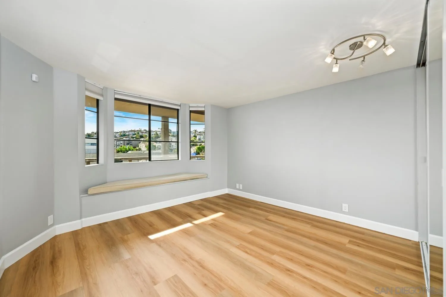 https://cdn.realtyfeed.com/cdn/127/250043523/584753f53b0a96dd670685d6e2127993.webp
