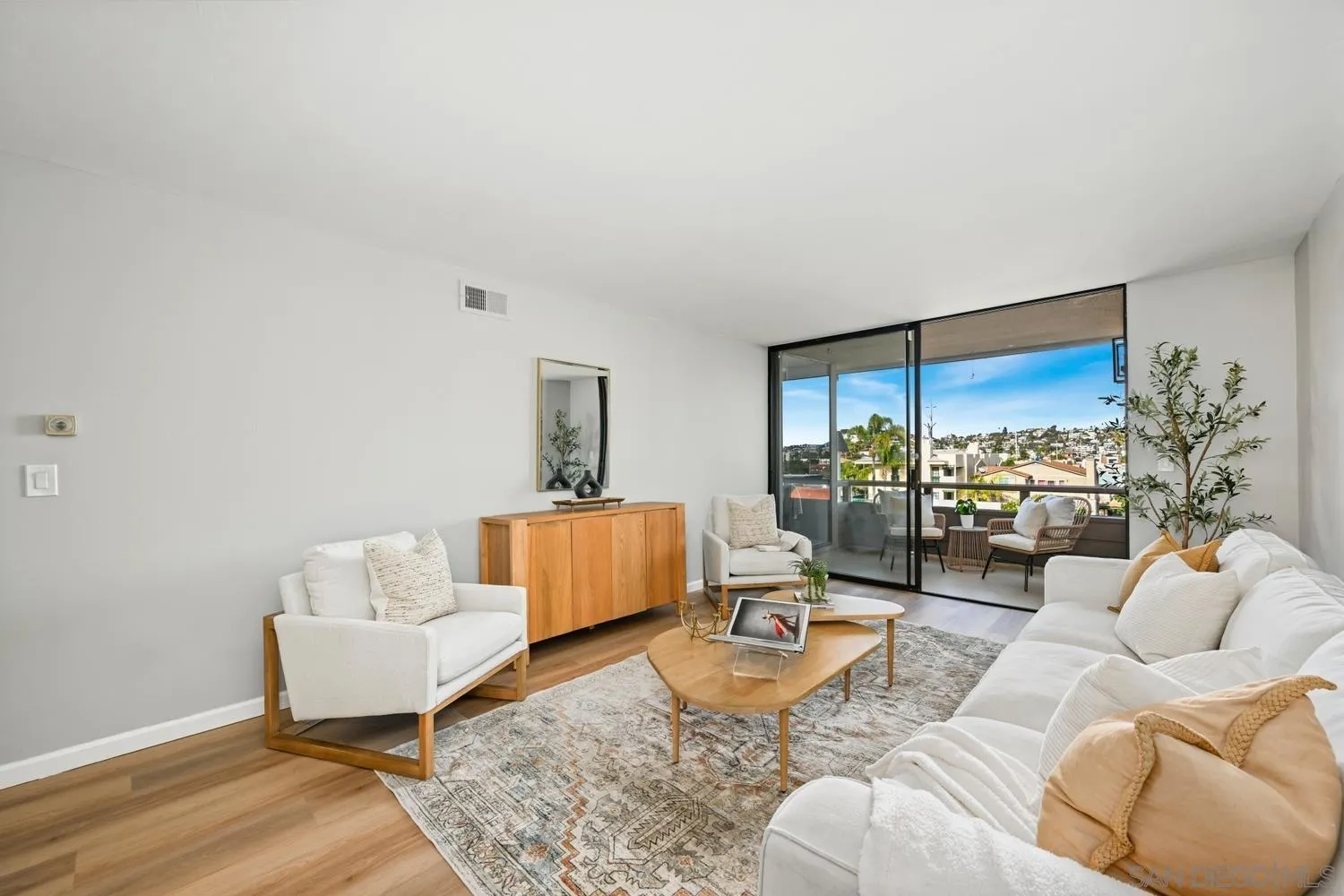 https://cdn.realtyfeed.com/cdn/127/250043523/7a575c80216280178e21ddfbe8d37024.webp