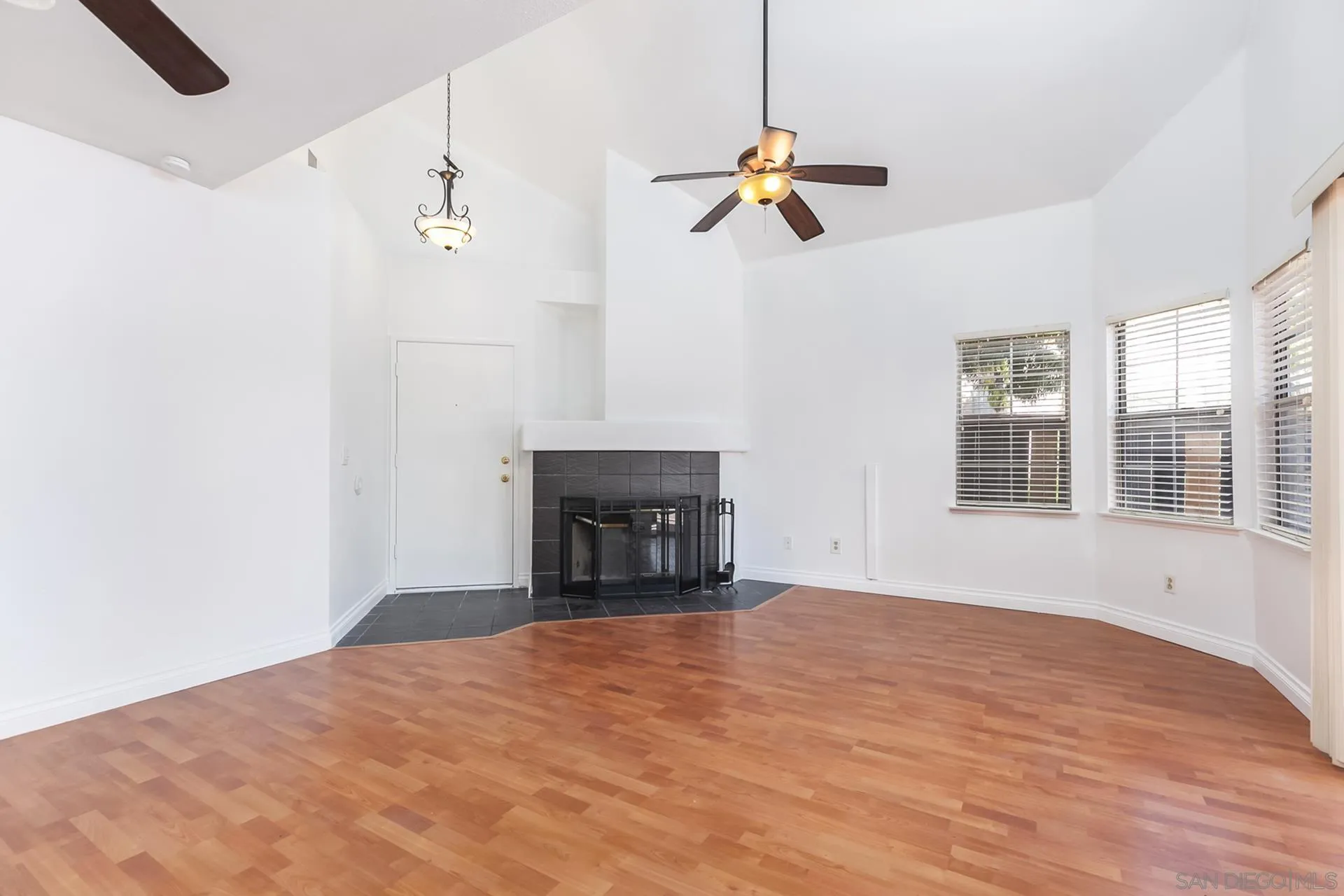 https://cdn.realtyfeed.com/cdn/127/250043529/b826bbaeb74f29bf3177c2cf18162498.webp