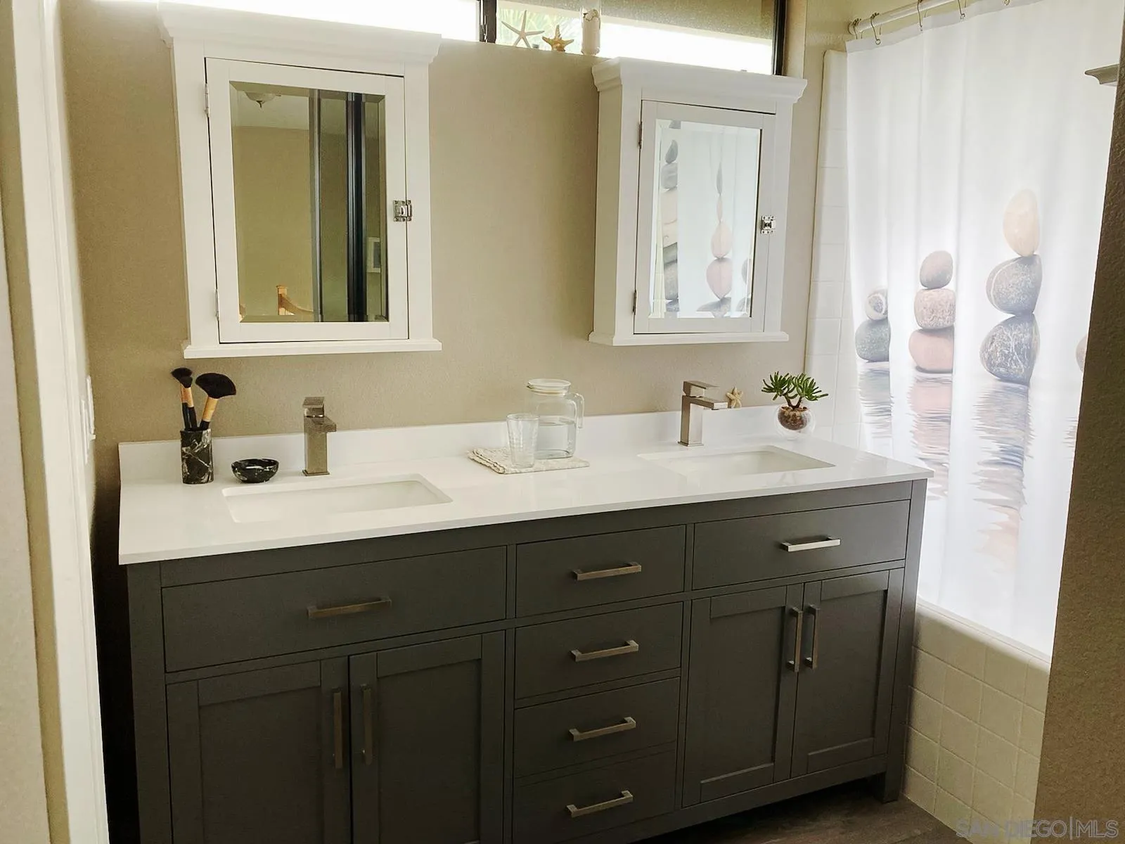 https://cdn.realtyfeed.com/cdn/127/250043534/626b7a09edadc4169b292598284aebc6.webp