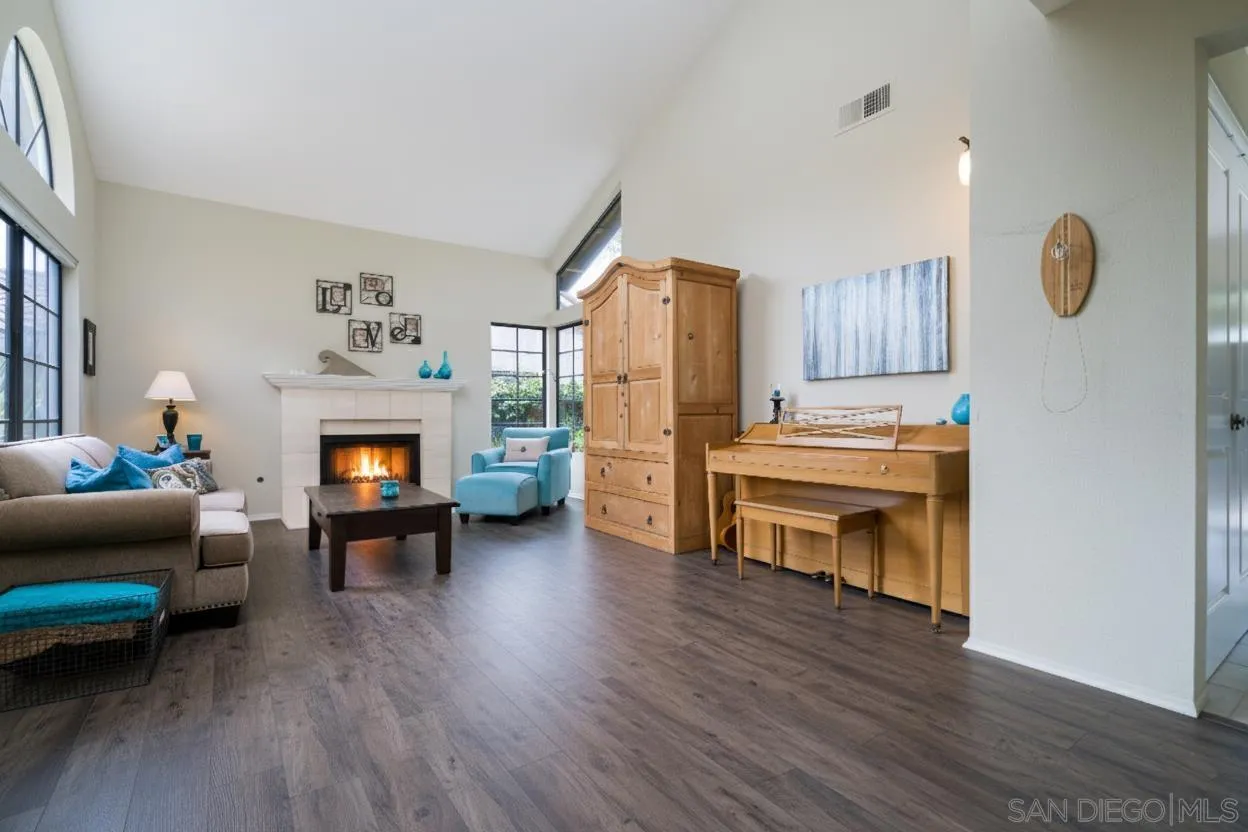 https://cdn.realtyfeed.com/cdn/127/250043534/8cac562c440bbdd41b9c0d50517b9f62.webp